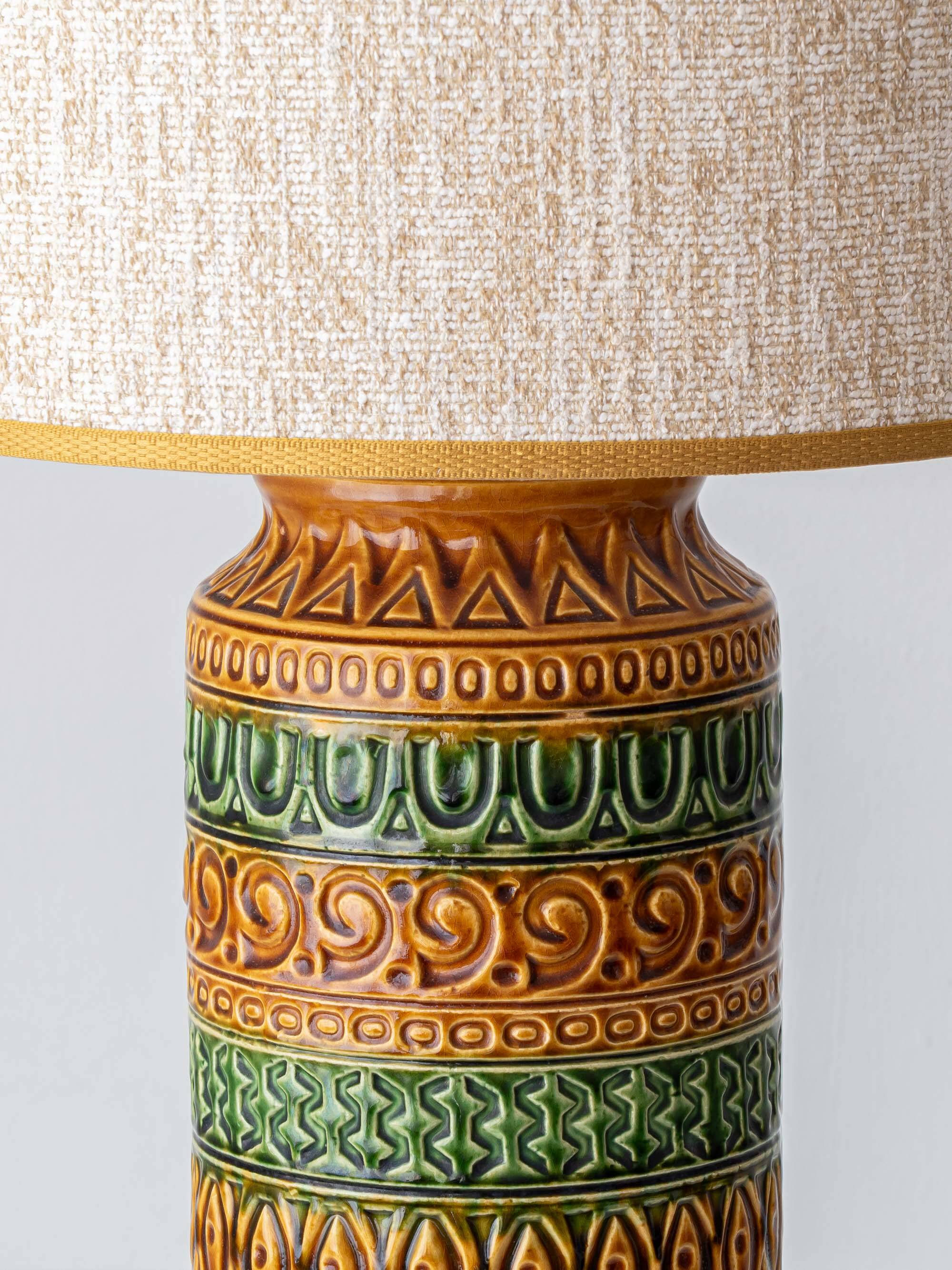 Lampe de table en céramique de style Bitossi des années 1960, émail vert ocre.