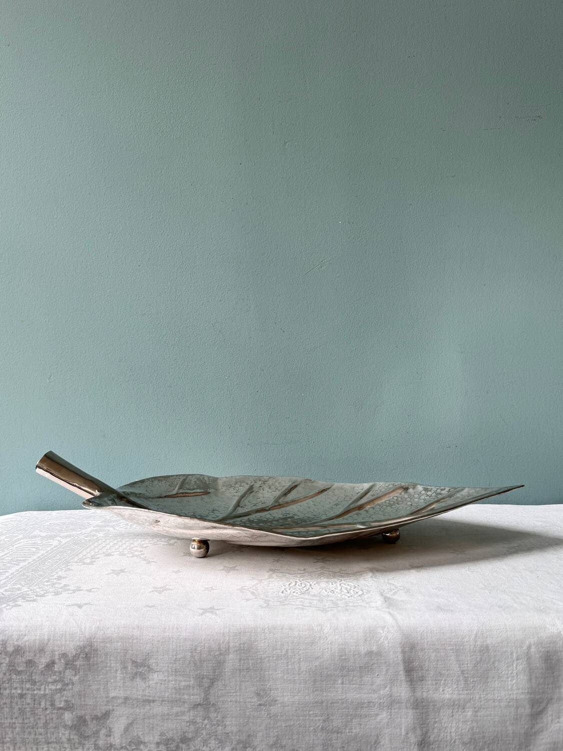 Grand plateau, centre de table en forme de feuille