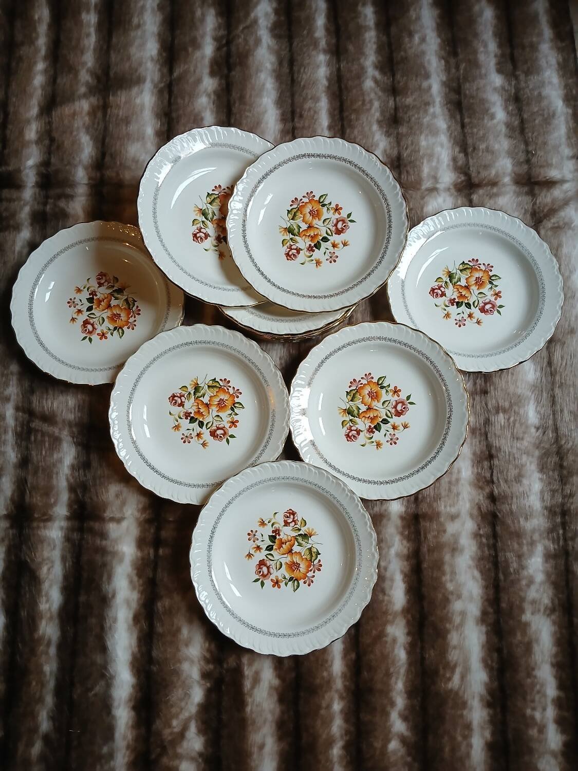 12 assiettes creuses anciennes "Capri "