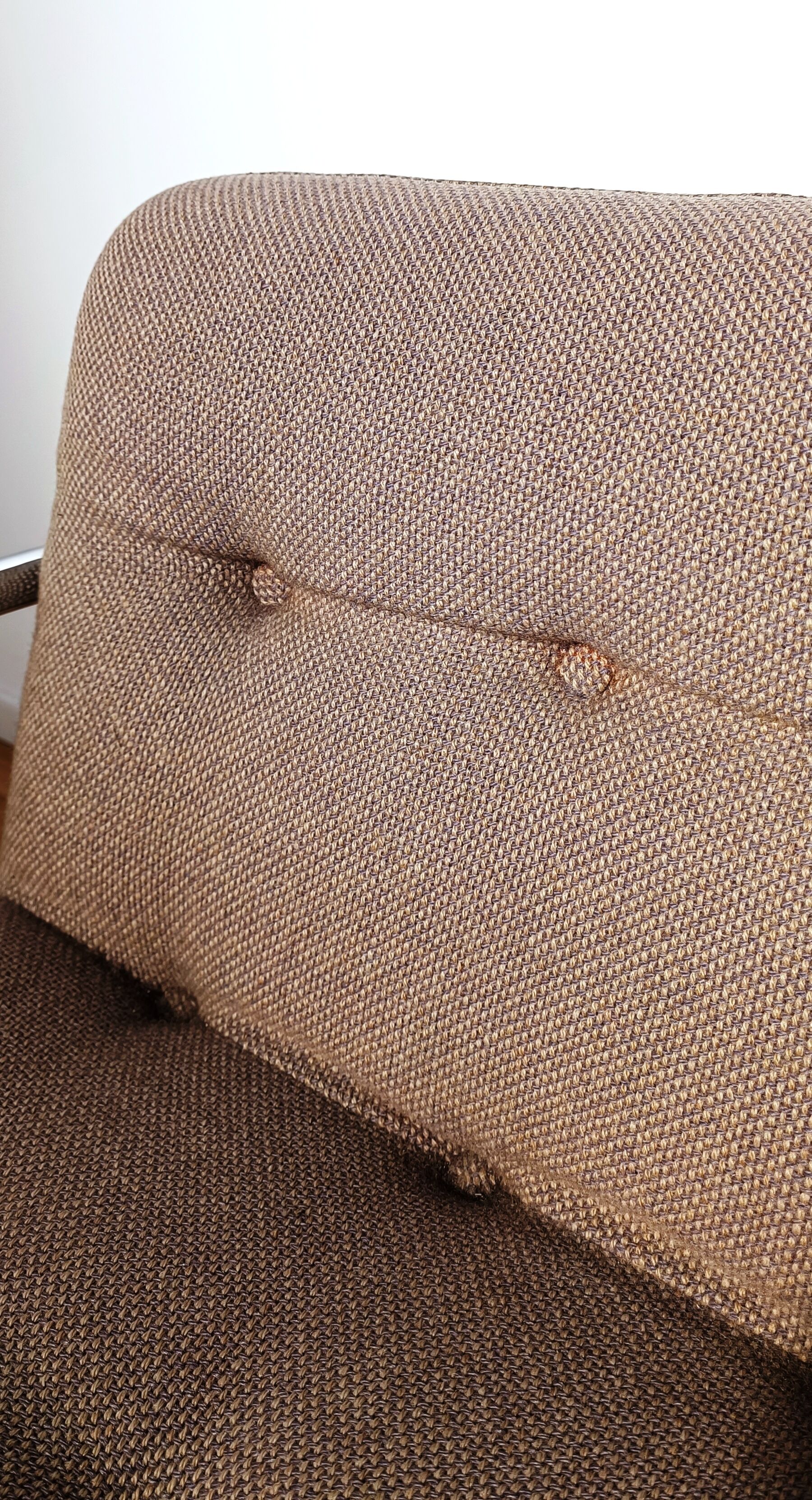 Storm armchair, Airborne