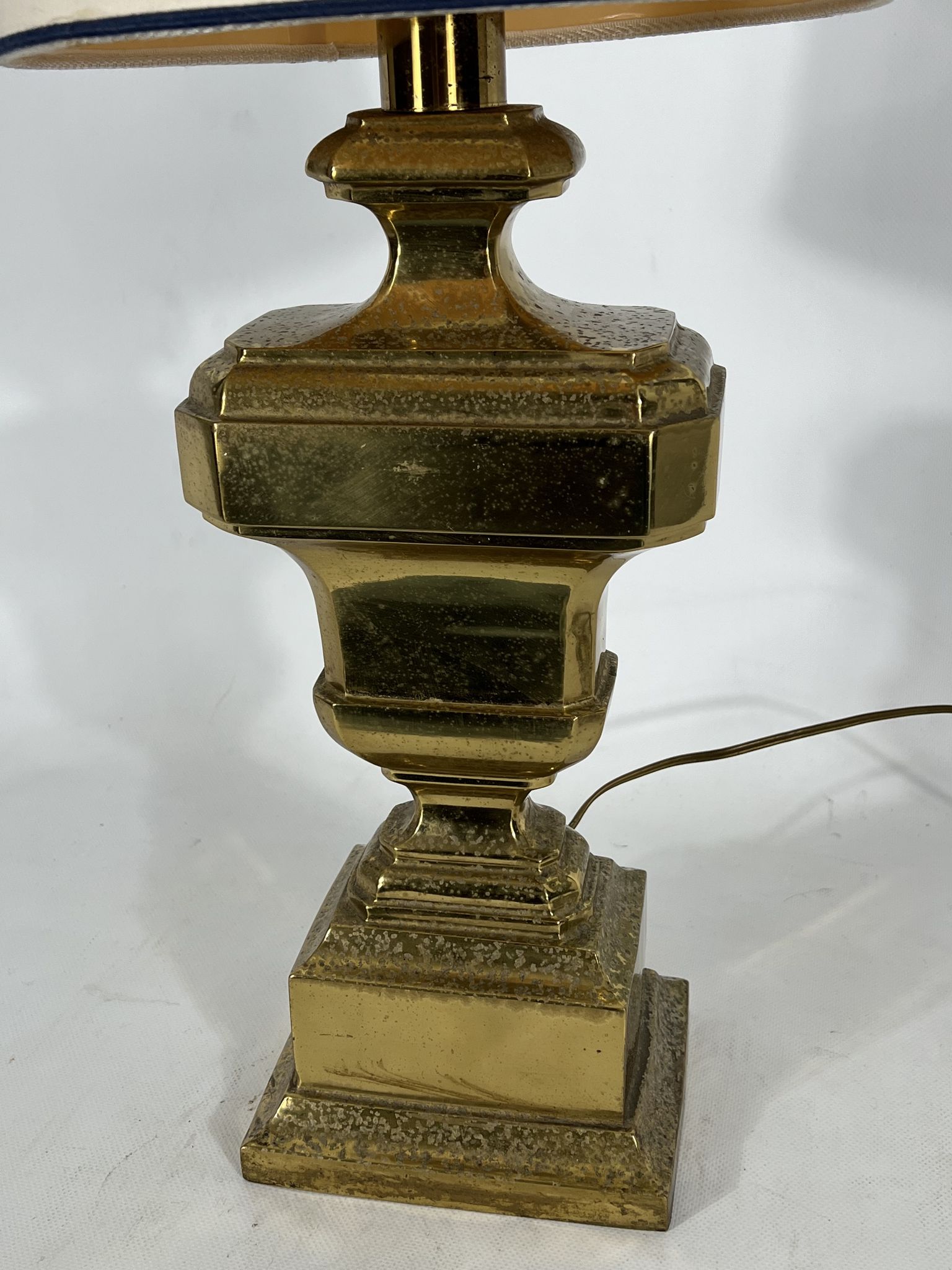 Lampe de table italienne en laiton massif des années 50