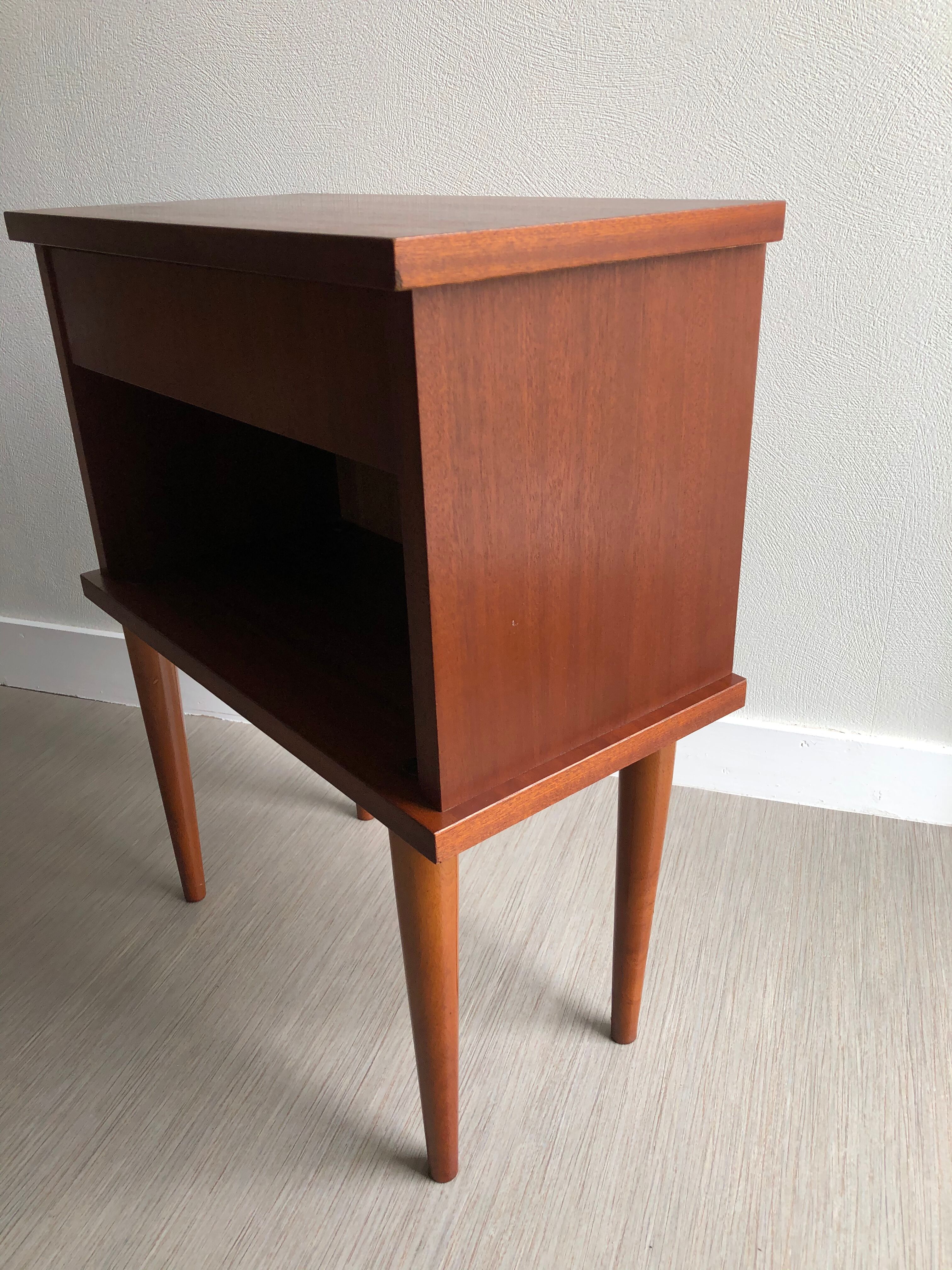 Bedside feet compass