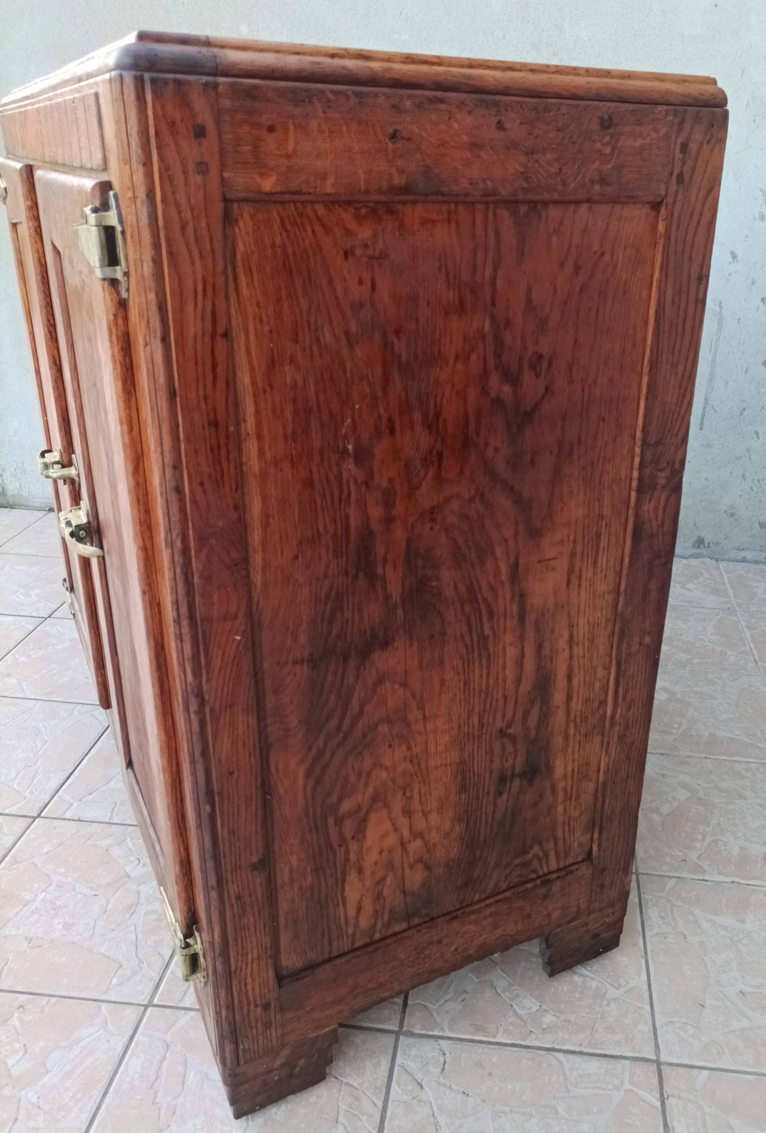 Butcher's buffet ice chest from the Art Deco period in oak