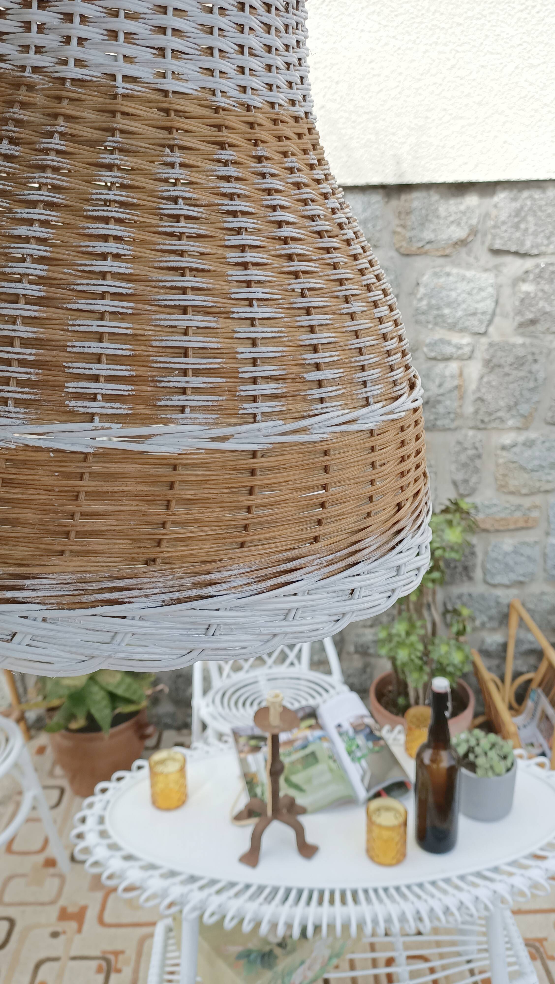 Duo of rattan hanging lamps