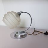 lampe de table art déco avec un verre en opaline blanche 231137