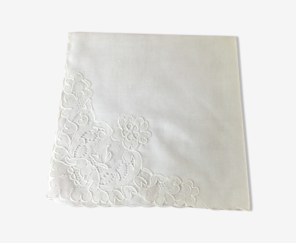 Serviettes assorties à nappe en dentelle de la marque dognuin