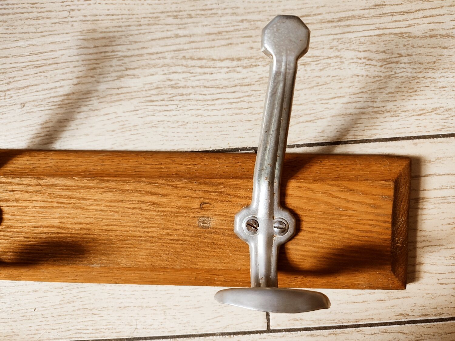 Porte manteau art déco bois et fer blanc