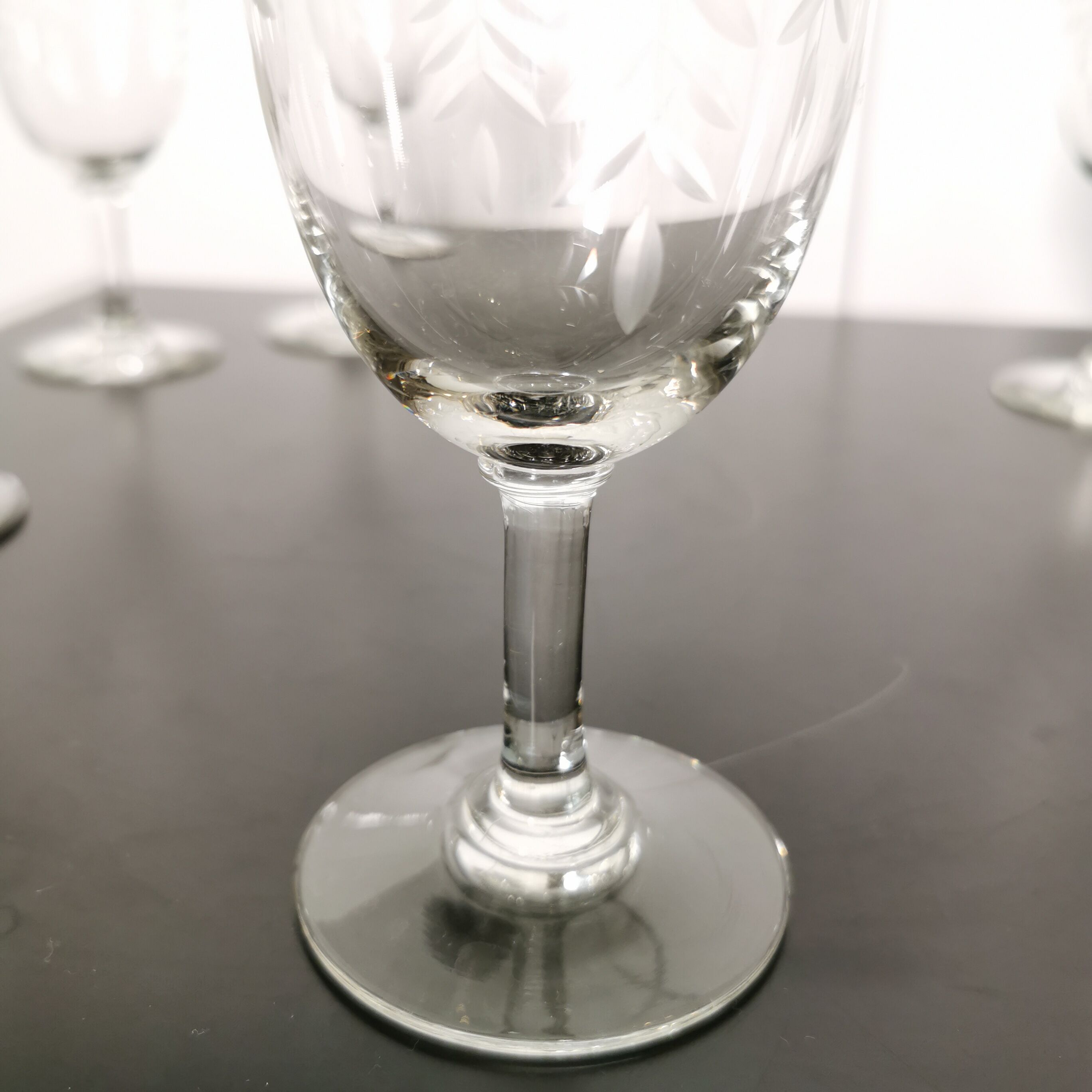 Set of 6 engraved crystal glasses