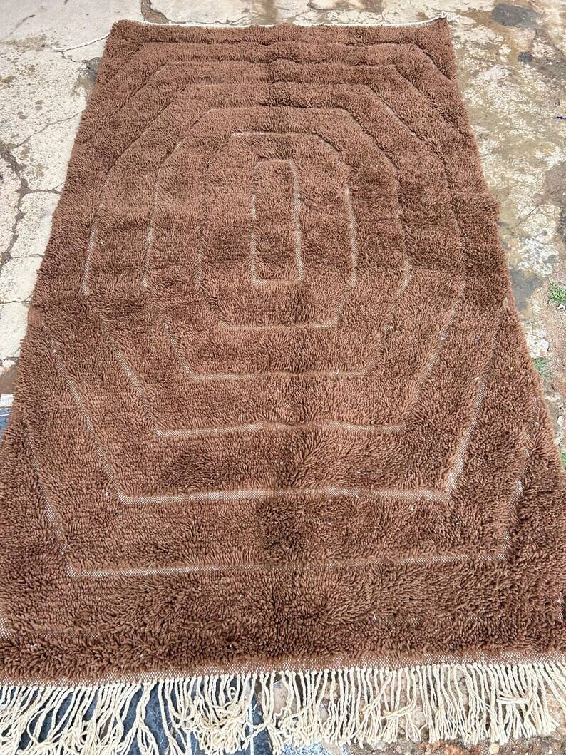 Traditional brown wool rug 250cm x 150cm