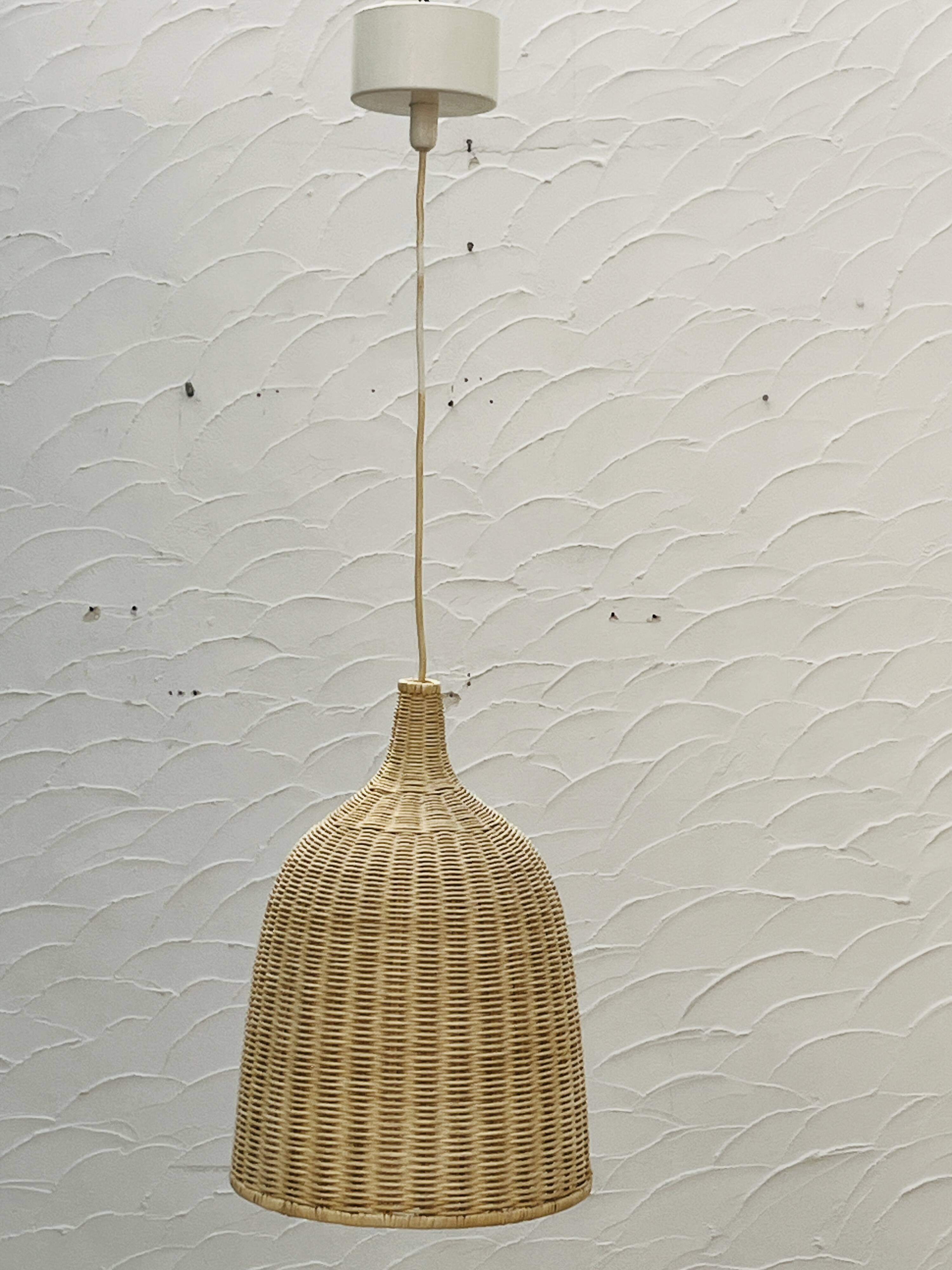 Suspension lustre en osier Ikea vintage, style bohème chic
