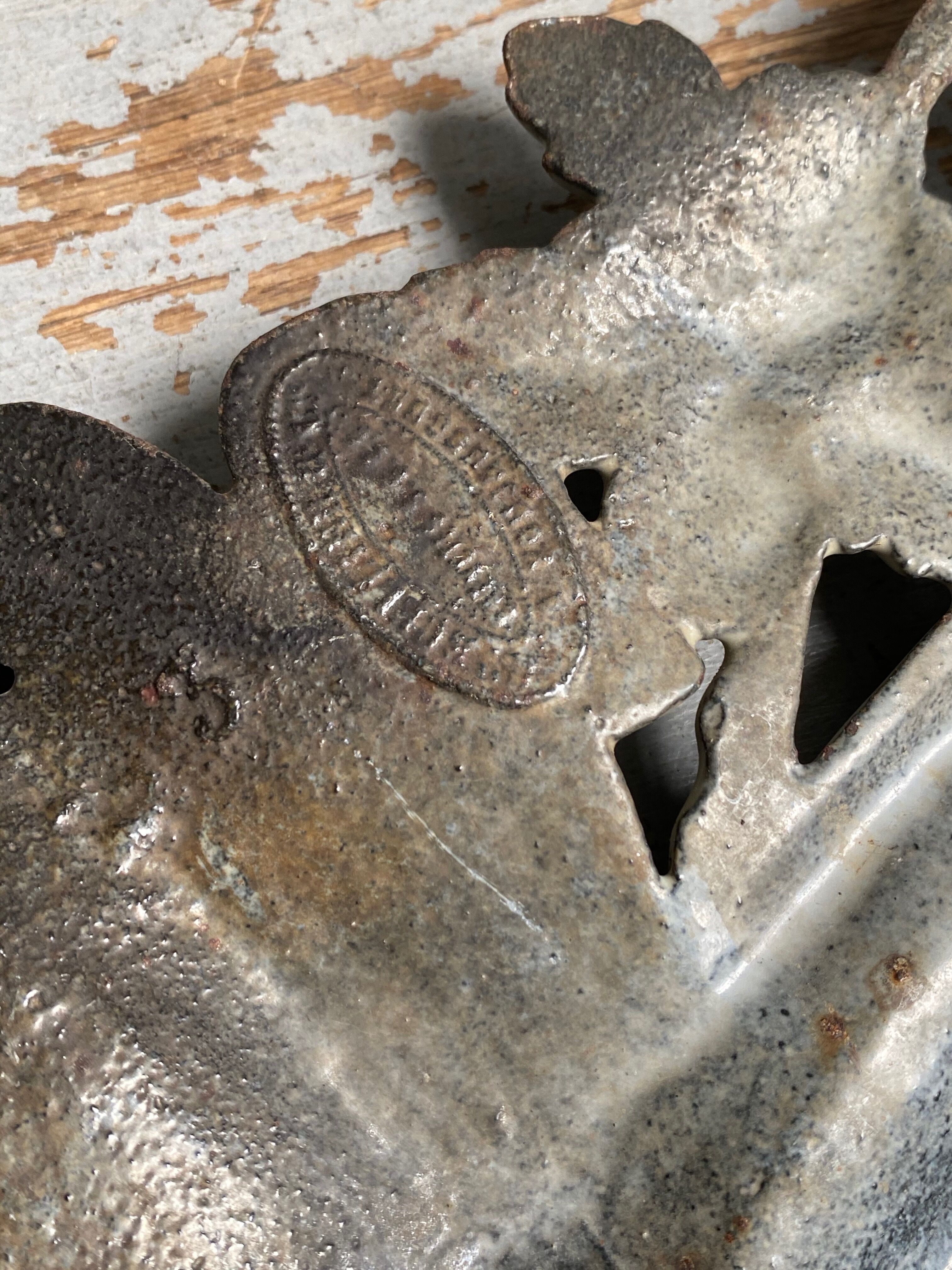 Enamelled cast iron pediment