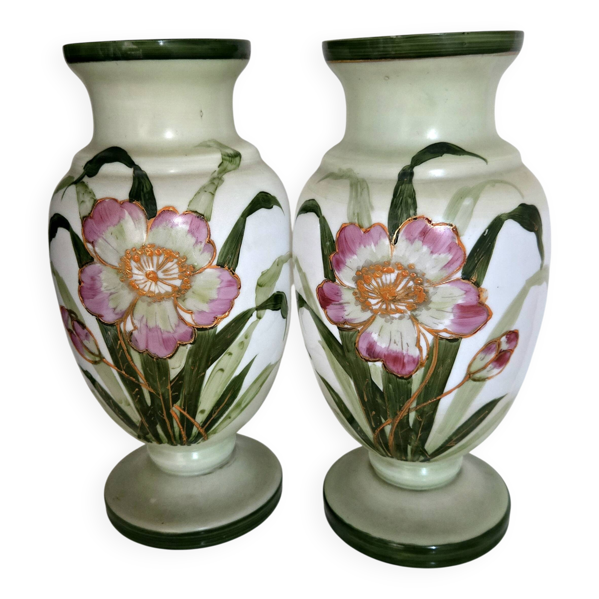 Opaline vase from the Napoléon III period.