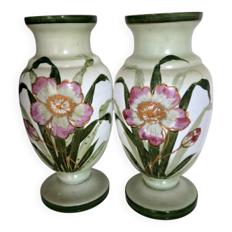 Opaline vase from the Napoléon III period.