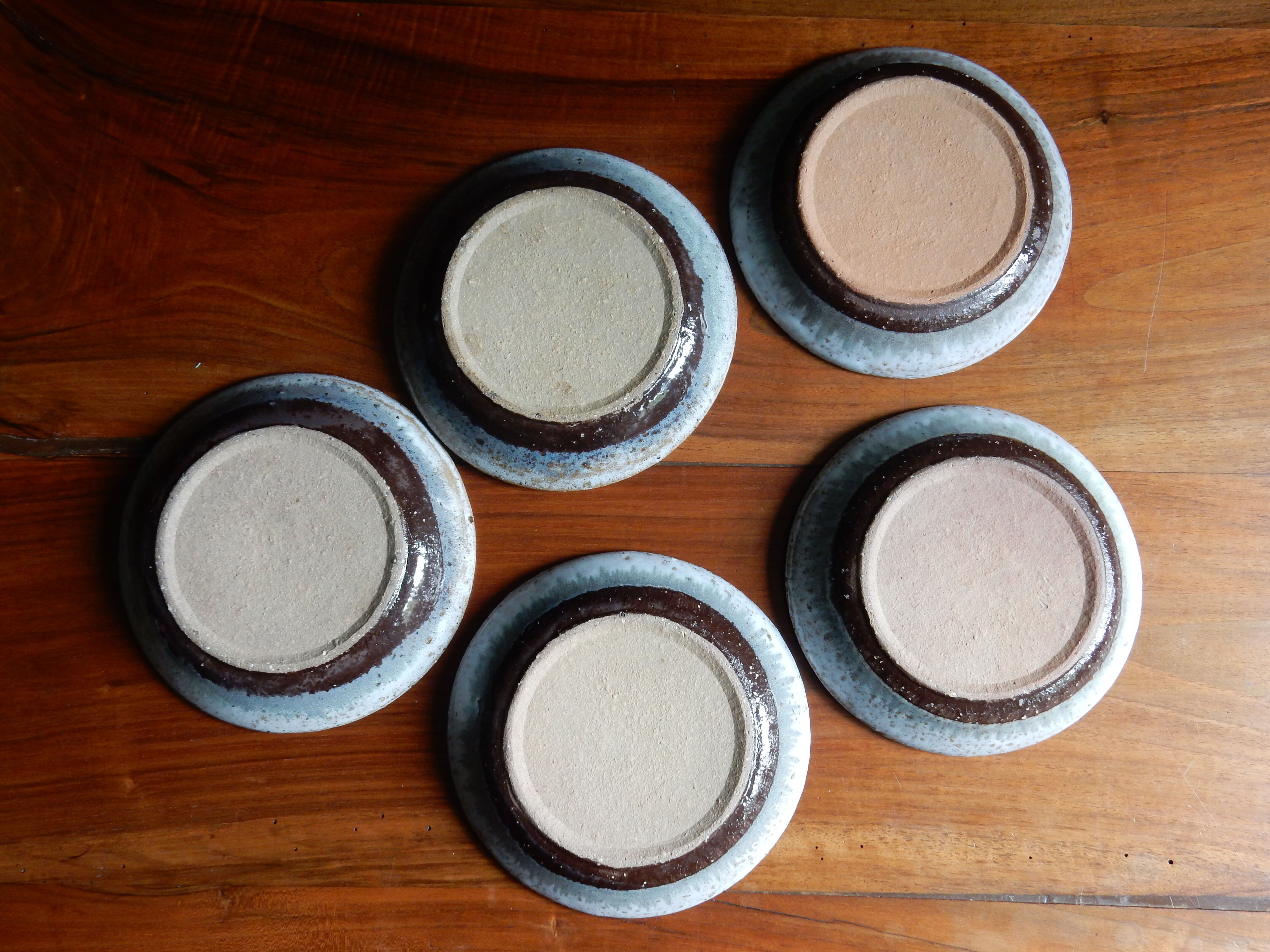 5 dessert plates in grey sandstone