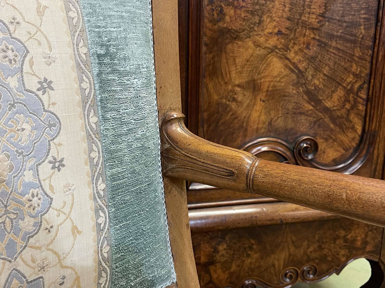 Restoration period armchair in walnut from the 19th century