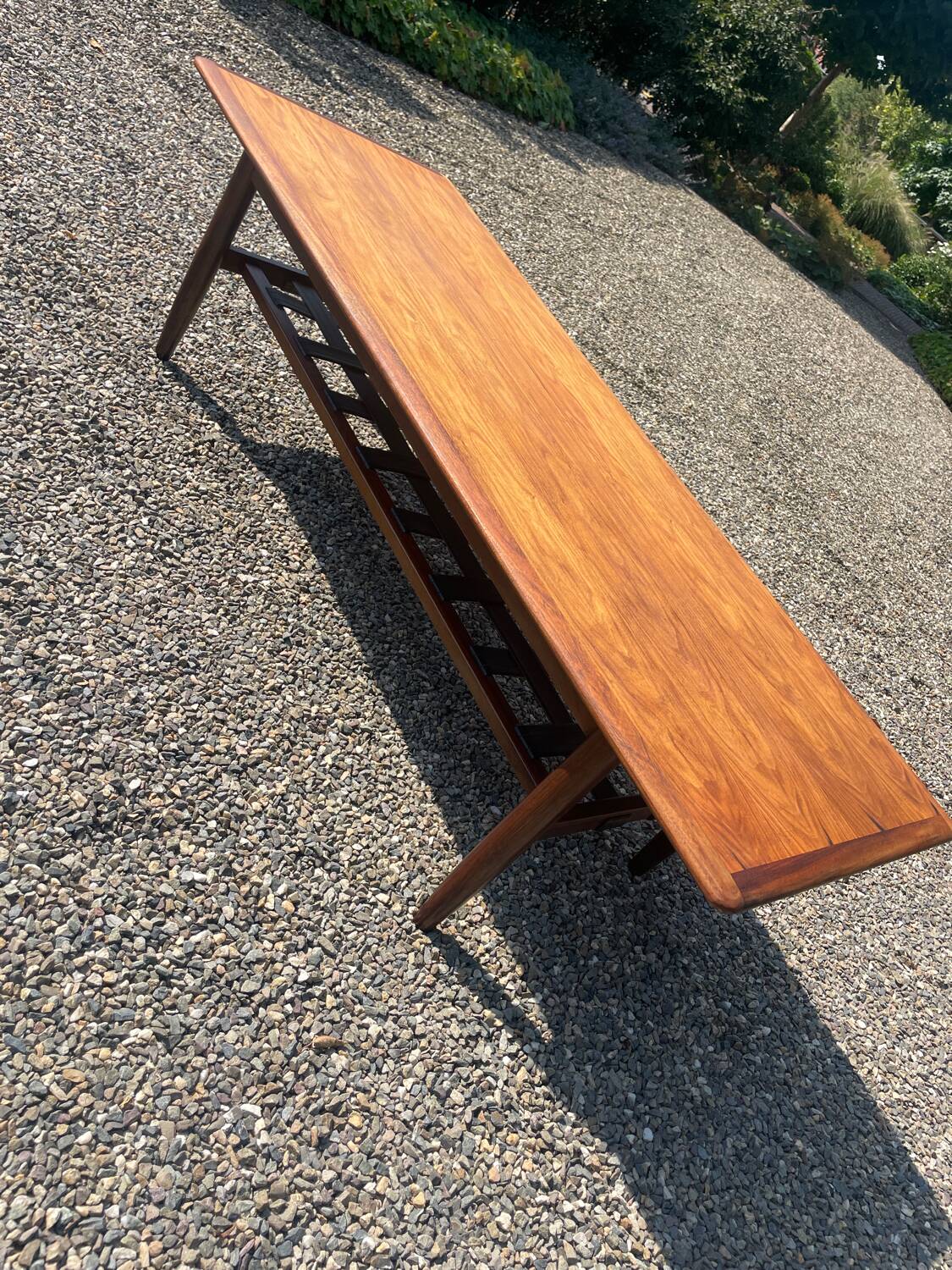 Table en palissandre Topform. Table basse vintage. Sangles en cuir