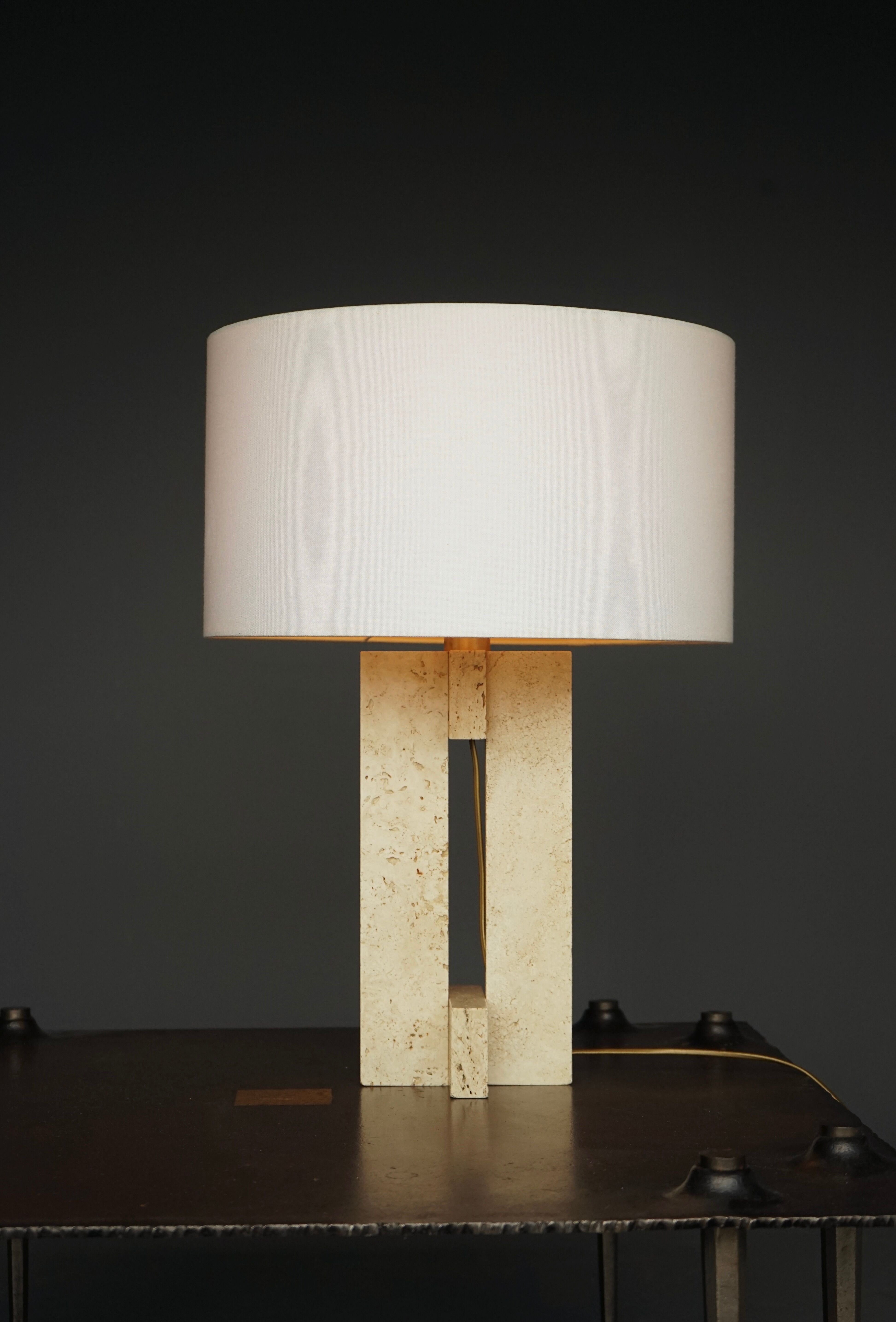 Mid-century table lamp in travertine, Italy, 1970s