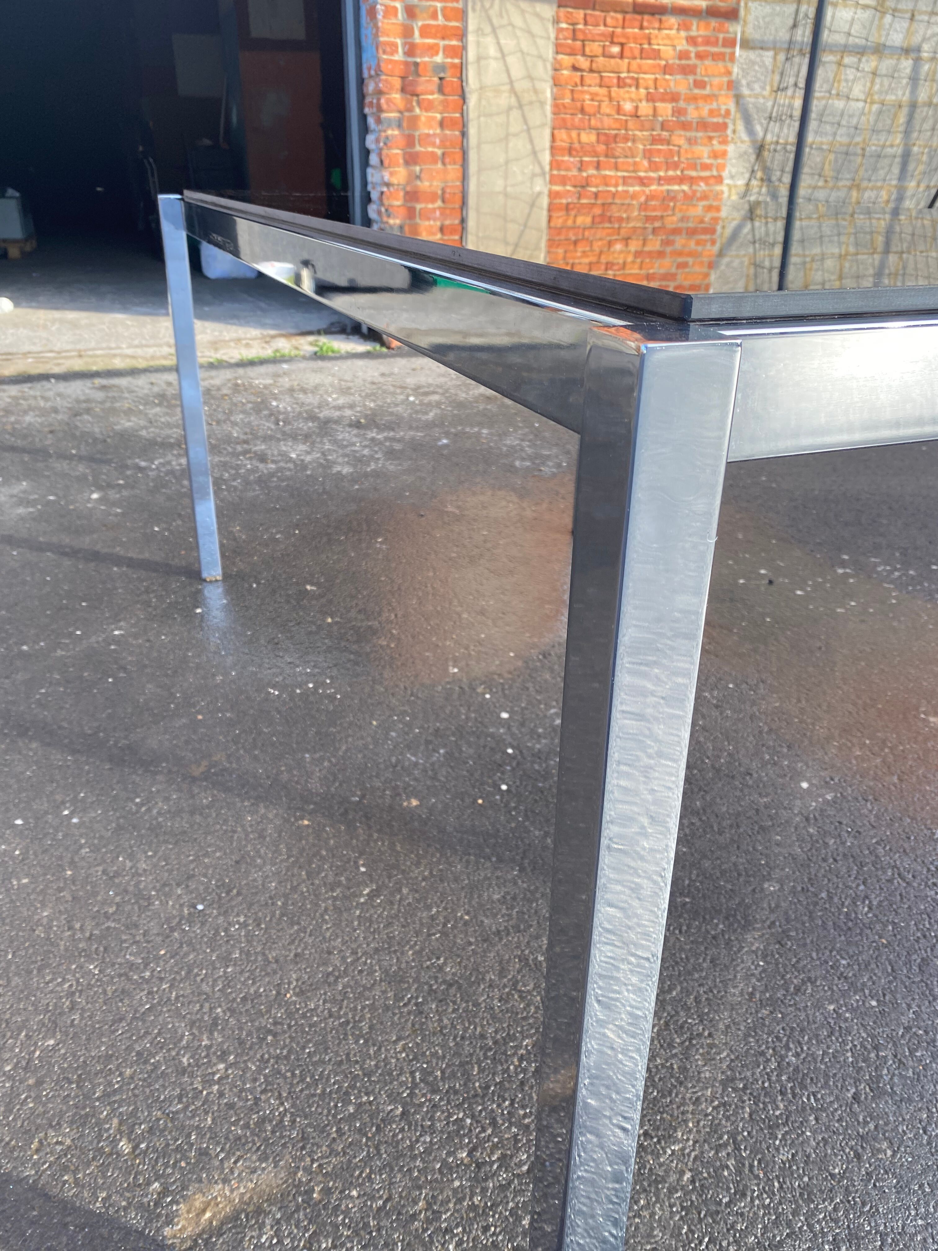 Dining table in unemployment and smoked glass 70'