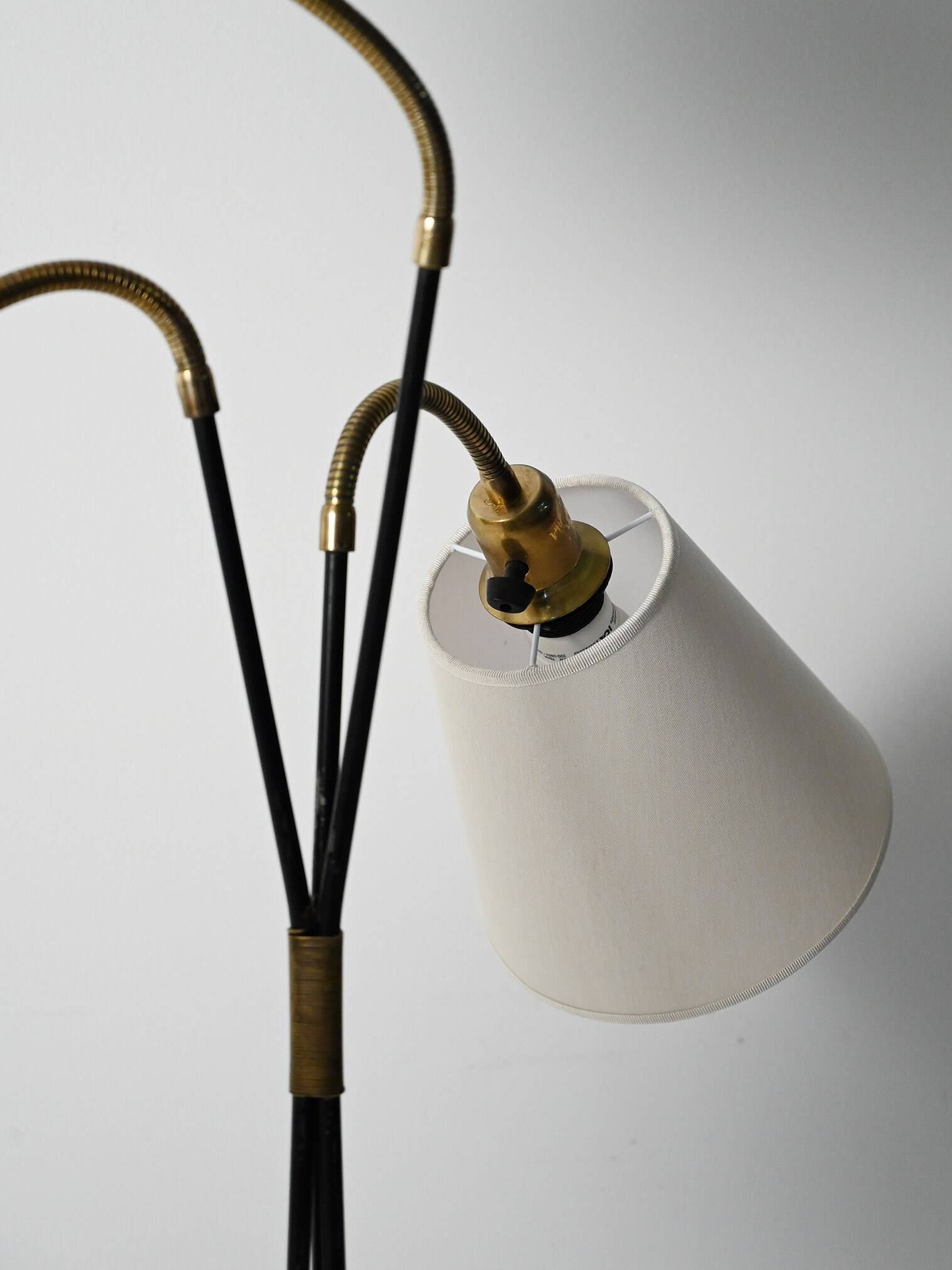 Lampadaire scandinave à trois lumières