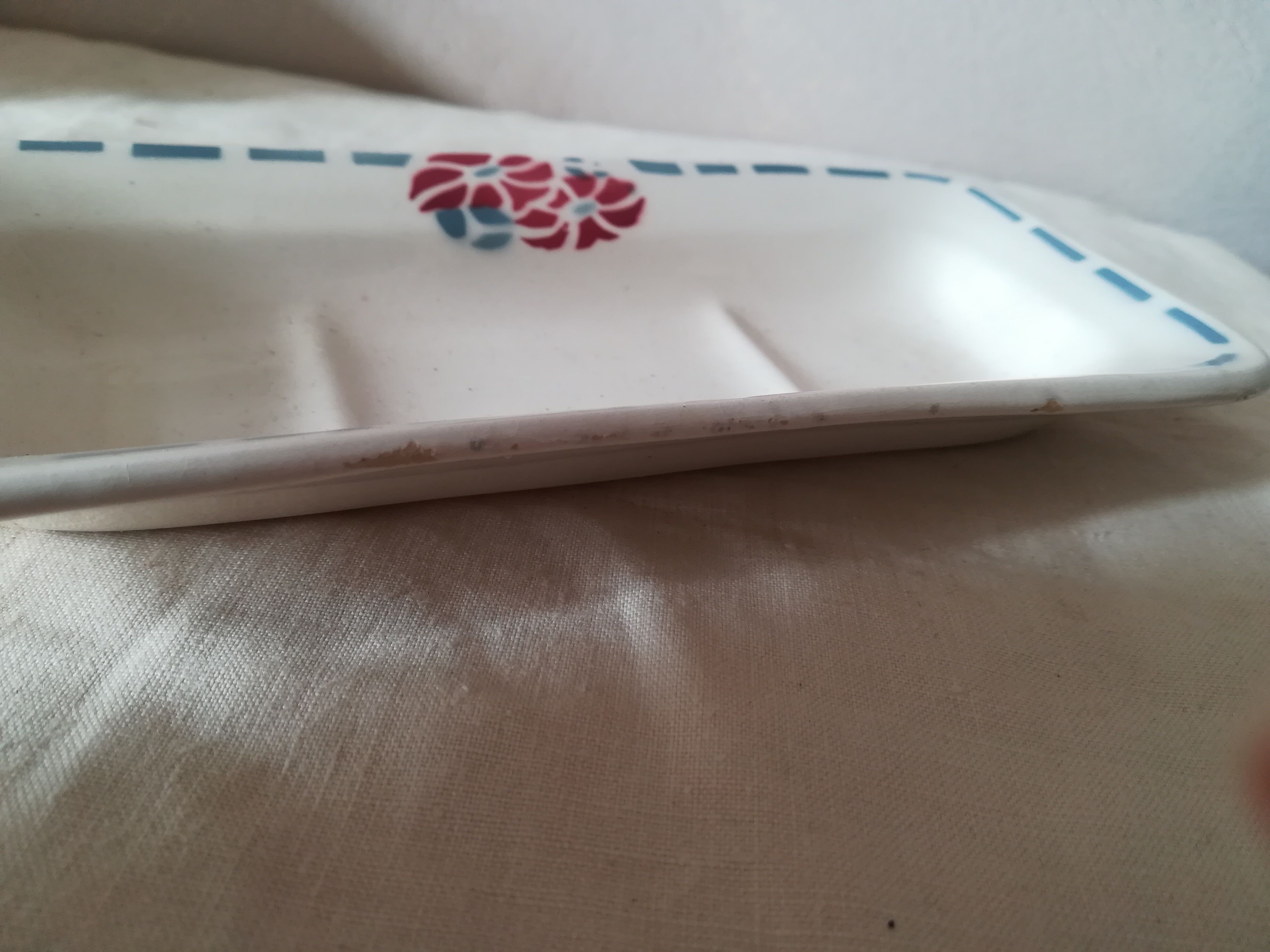 Opaque earthenware soap