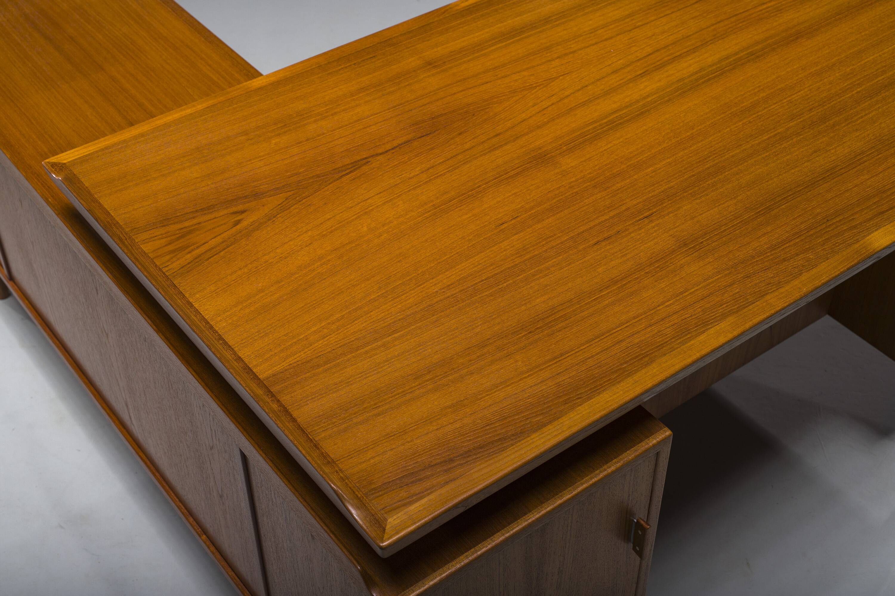 Executive Desk Model 209 in Teak by Arne Vodder for Sibast, 1955