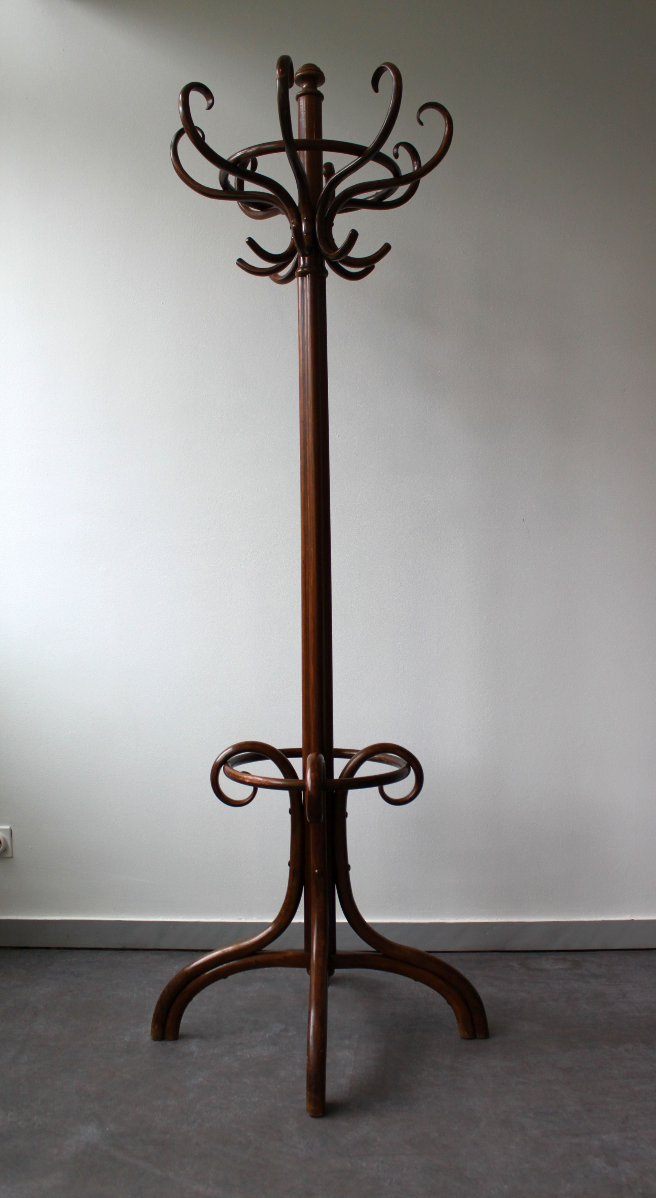 Parrot coat rack, model 10.401, XIXth.