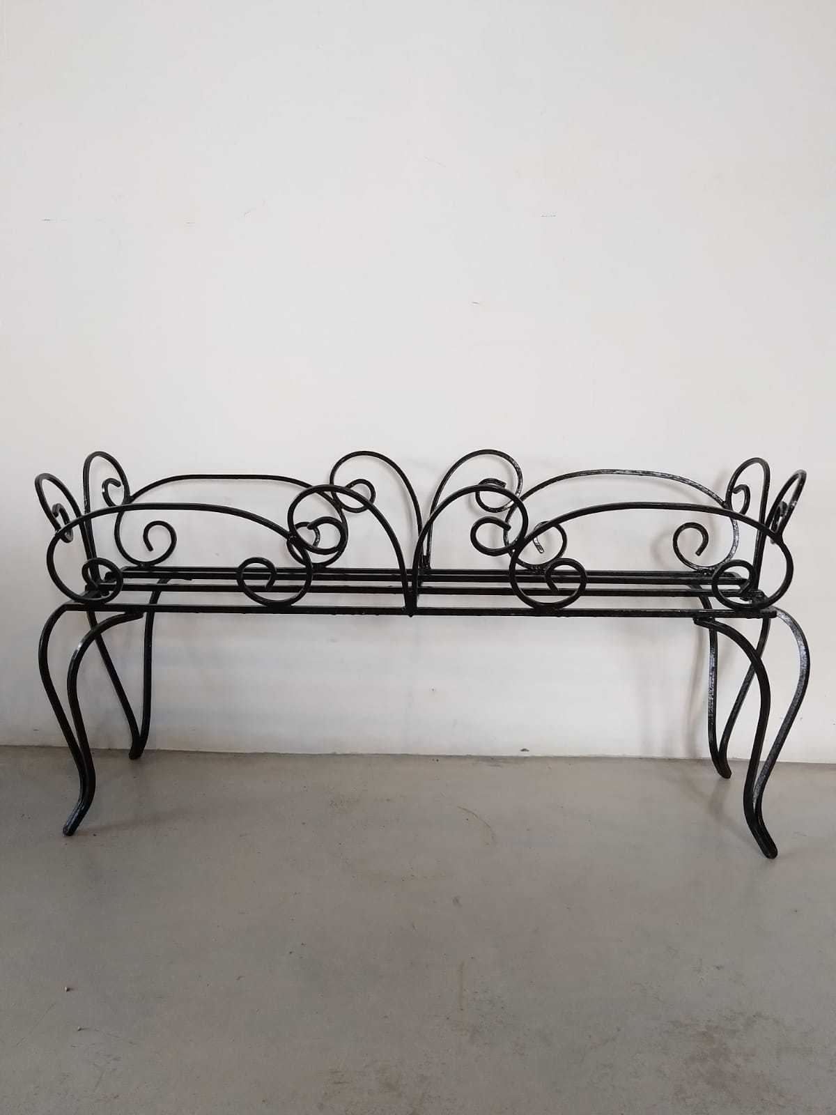 Jardinière en fer forgé
