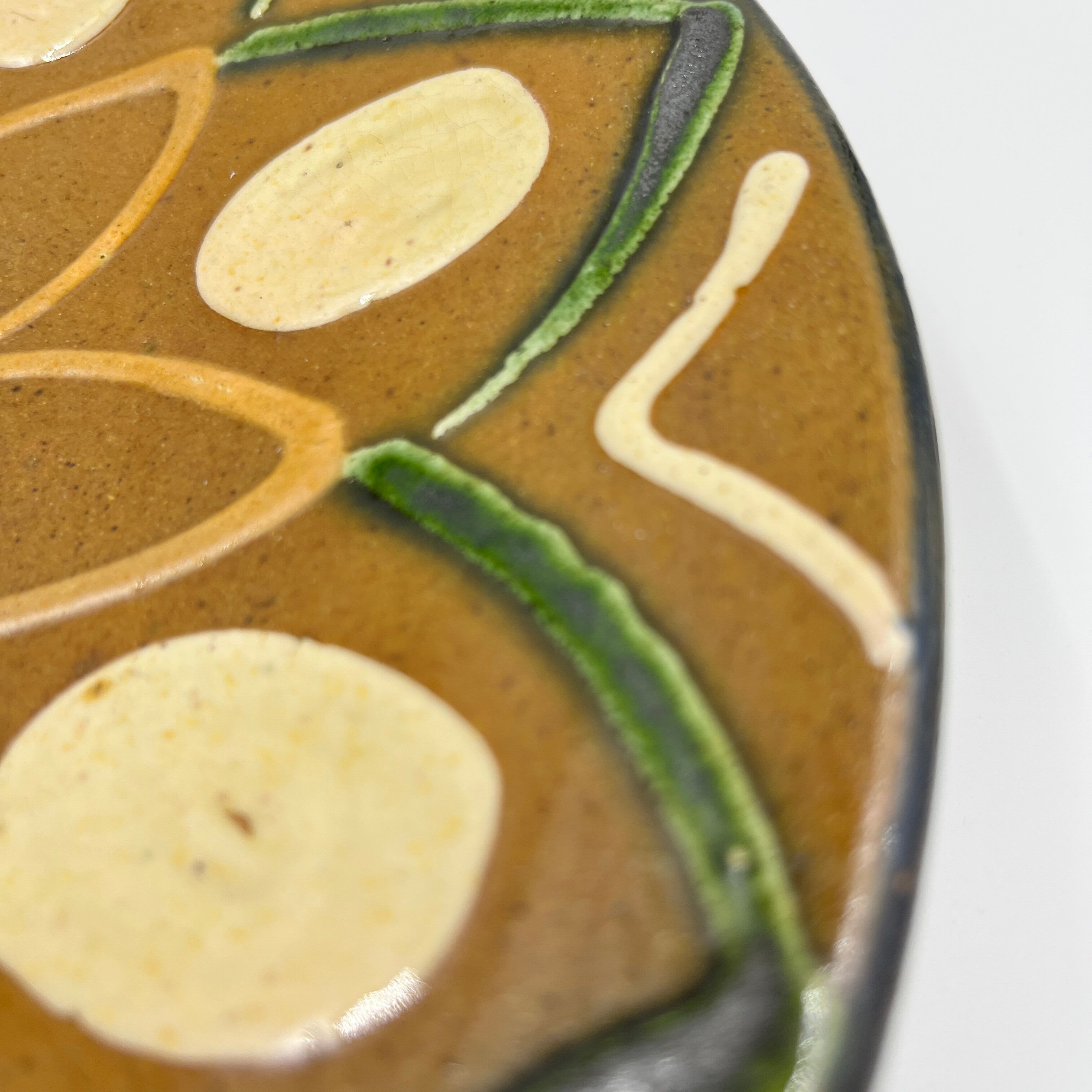 Empty pocket, decorative ceramic plate Puigdemont