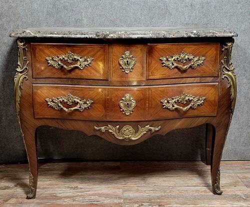 Curved jump commode in Louis XV style with marquetry, circa 1880.