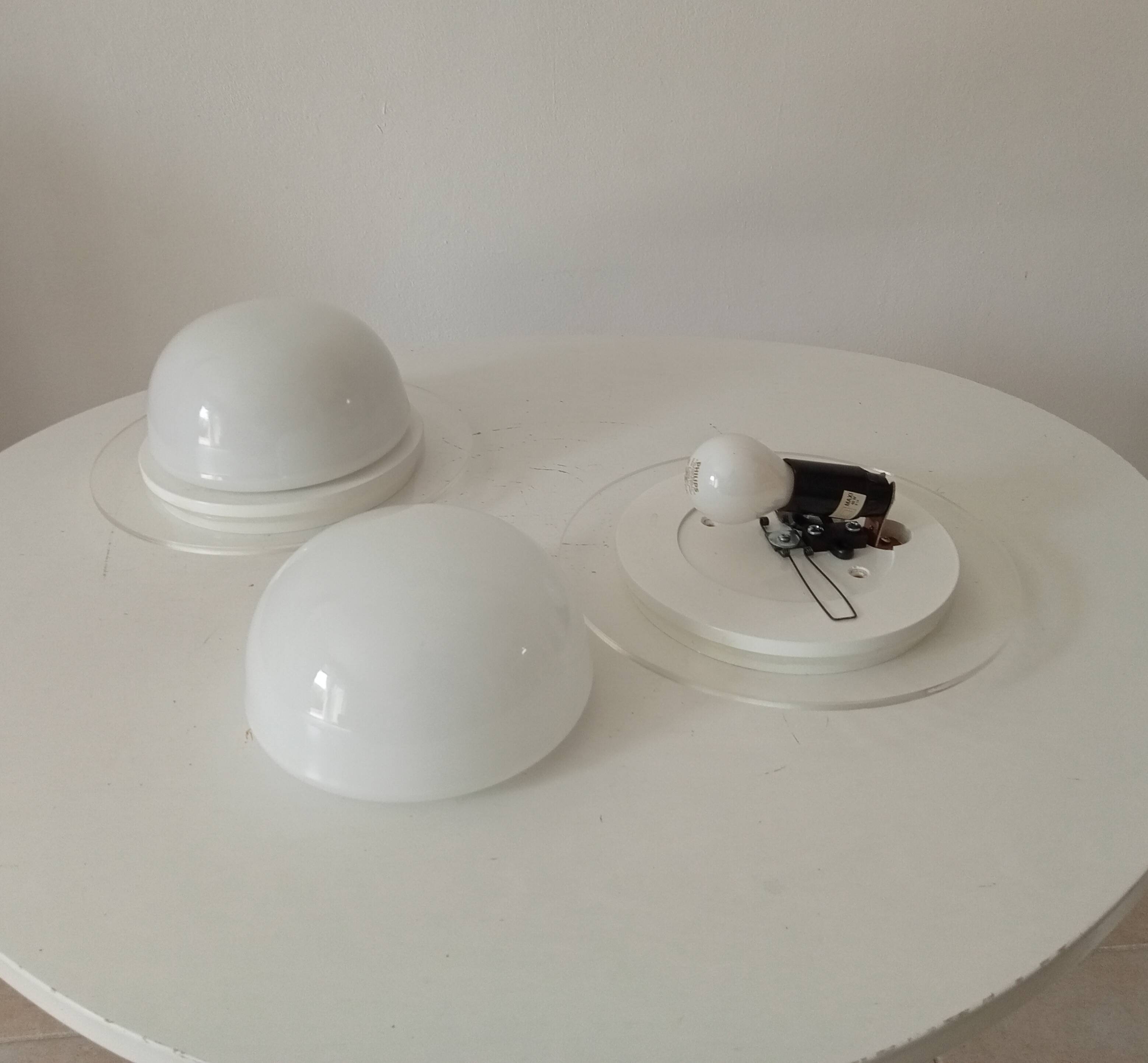 Vintage wall lamp in opaline and lucite