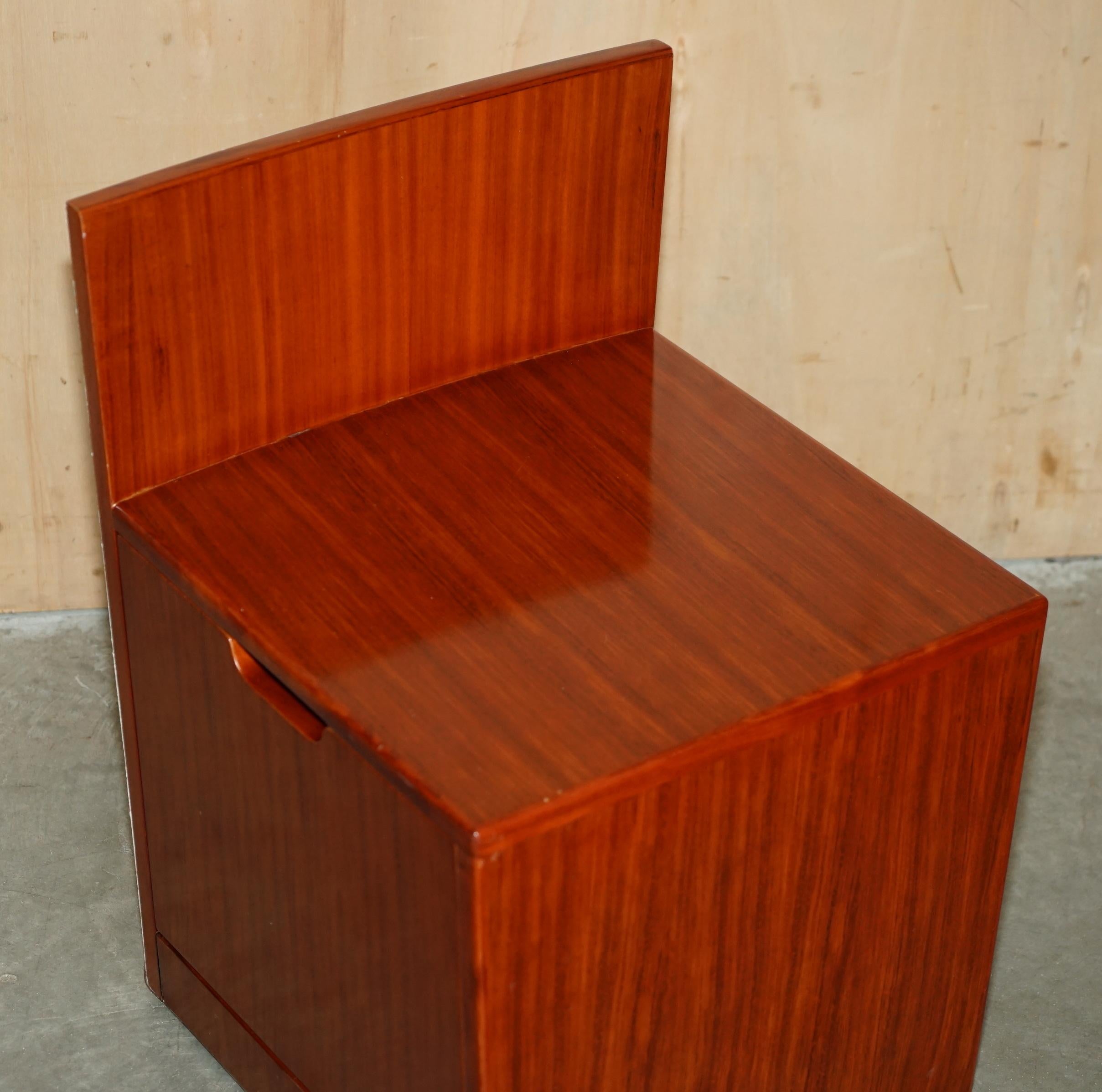 STARBAY LIVING THE LEGEND La Desirade Folding Hairdresser in leather and mahogany