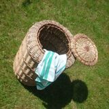 Rattan basket with lid