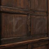 Rare grande armoire néogothique en chêne sculpté à la main du début du XIXe siècle