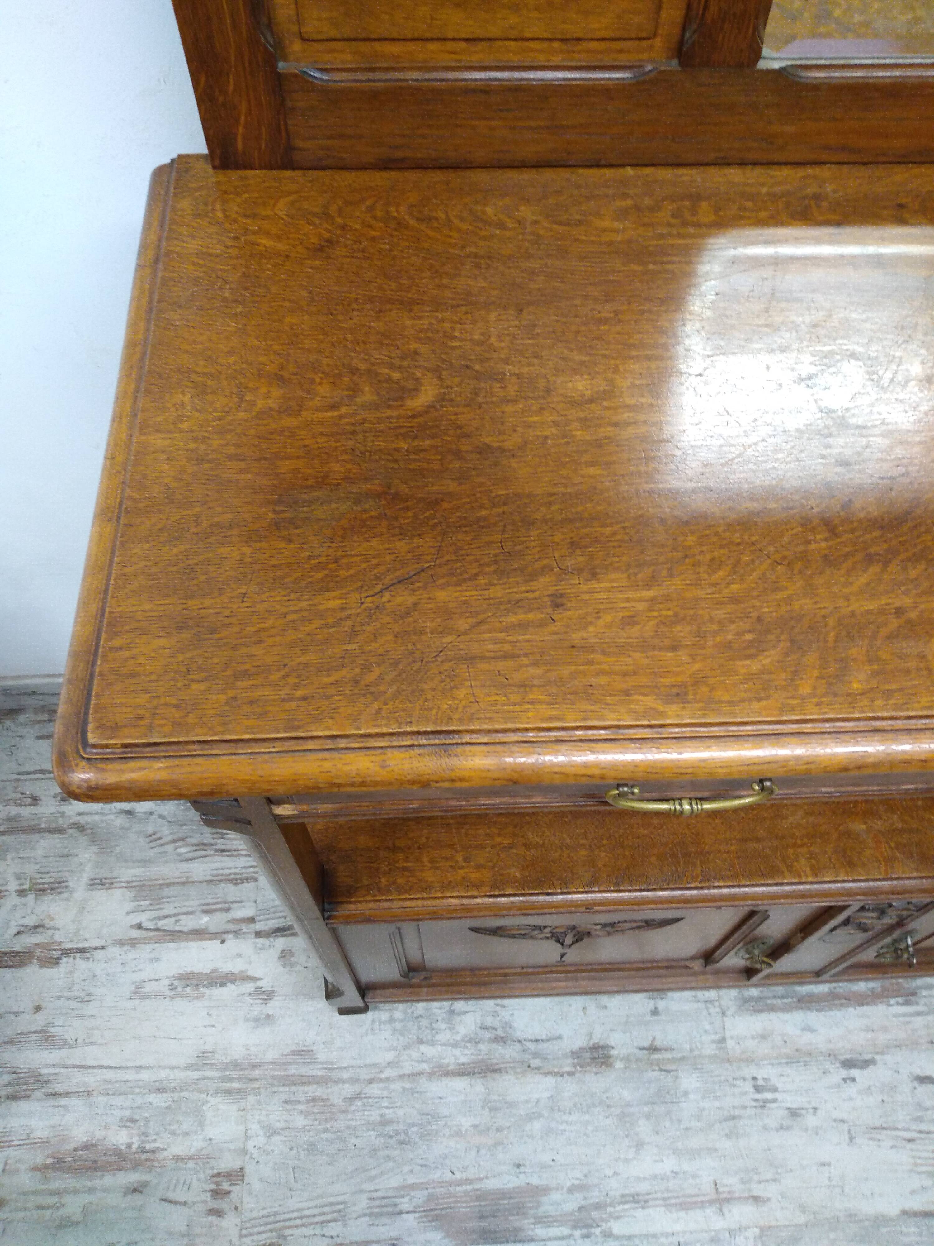 Atypical art deco buffet