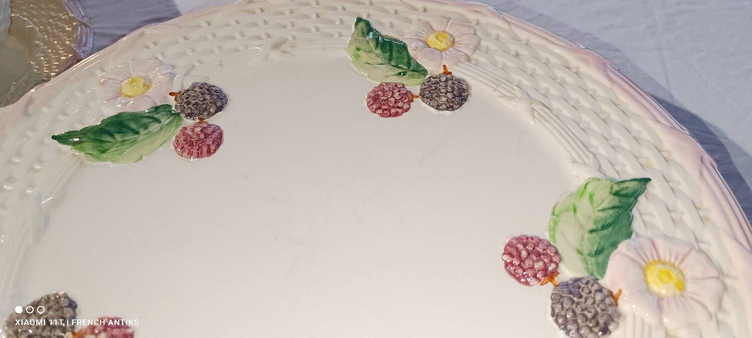 Footed dessert plate in barbotine porcelain, marked FG.