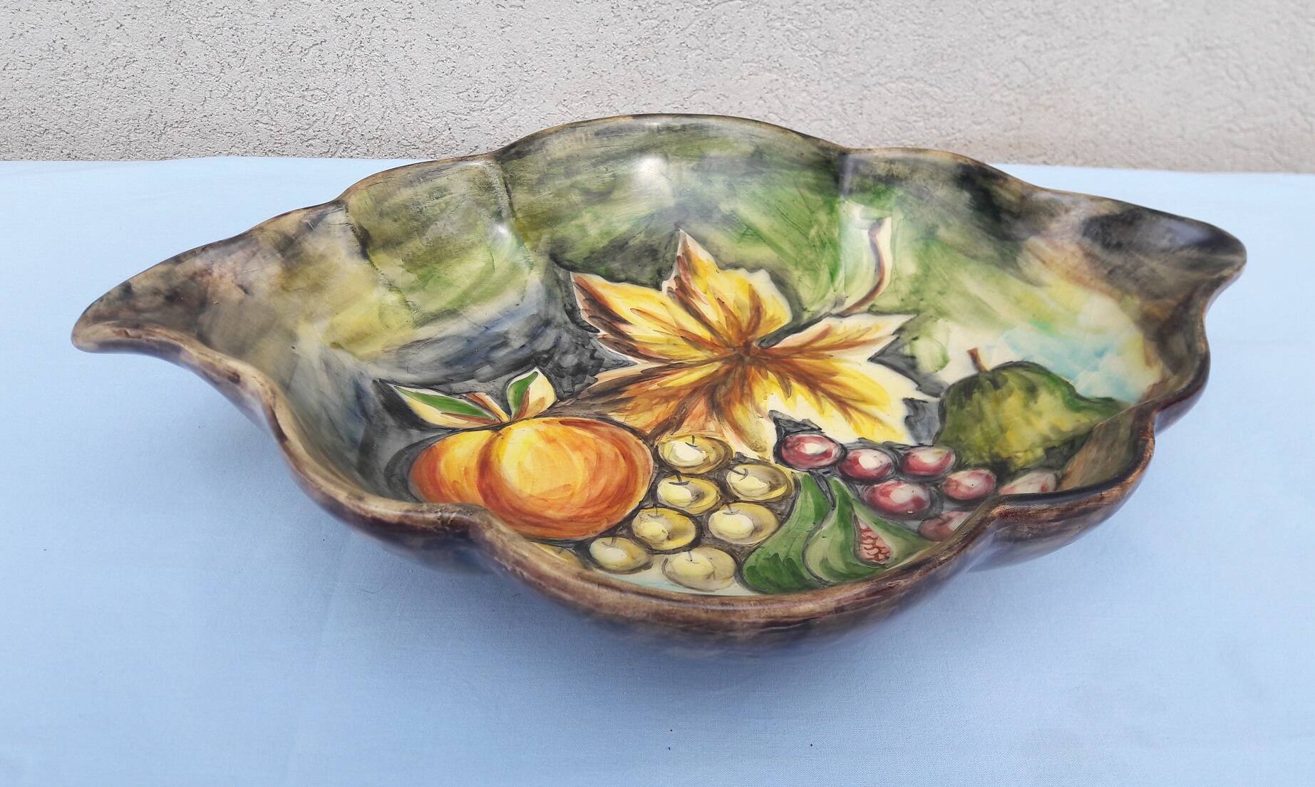 Ceramic fruit dish or bowl