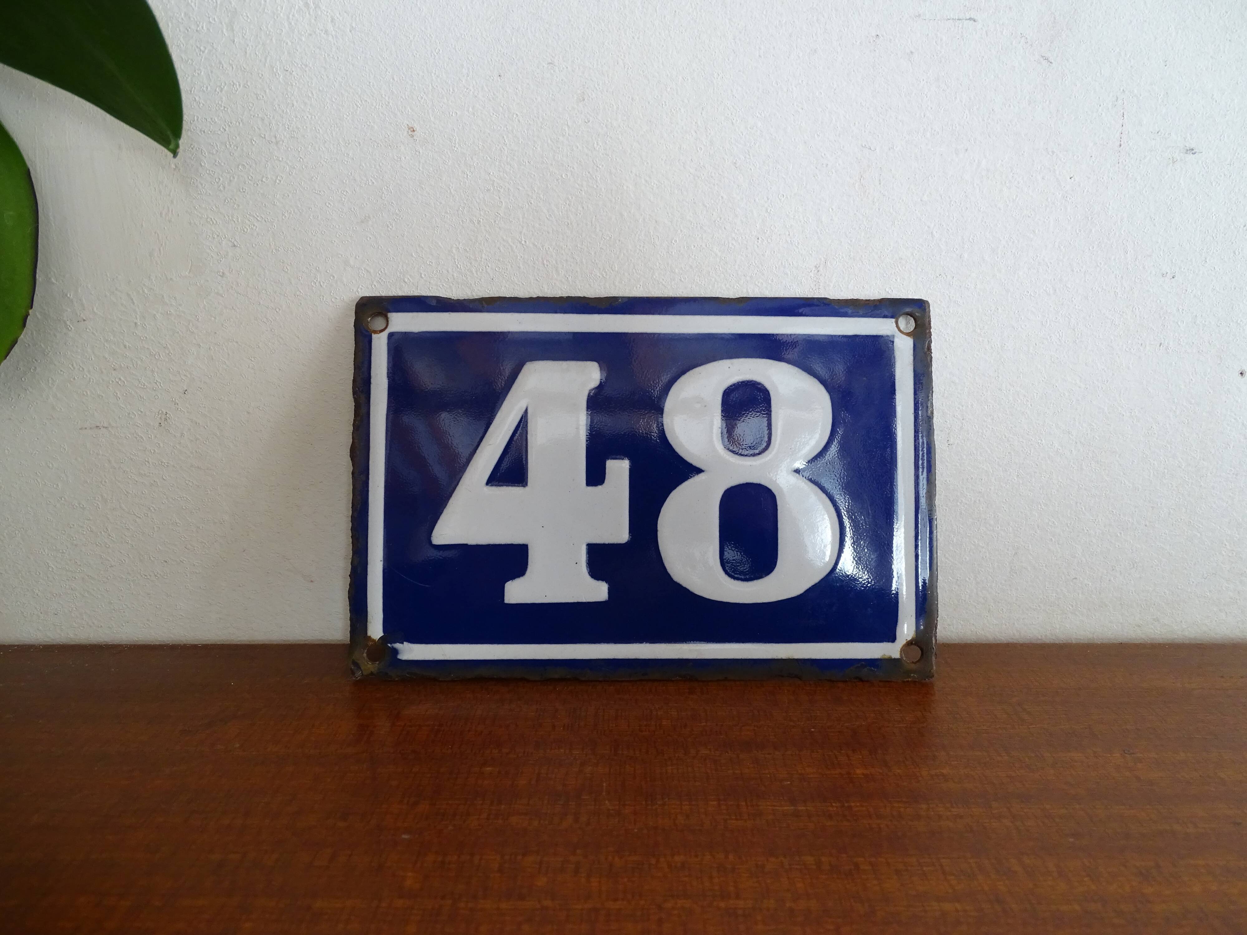 Plaque émaillée ancienne numéro de rue 48