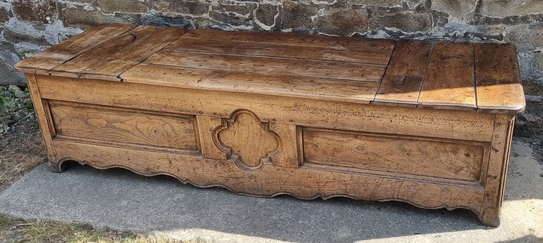Closed bed chest bench Breton, solid oak pegged wood, nineteenth century