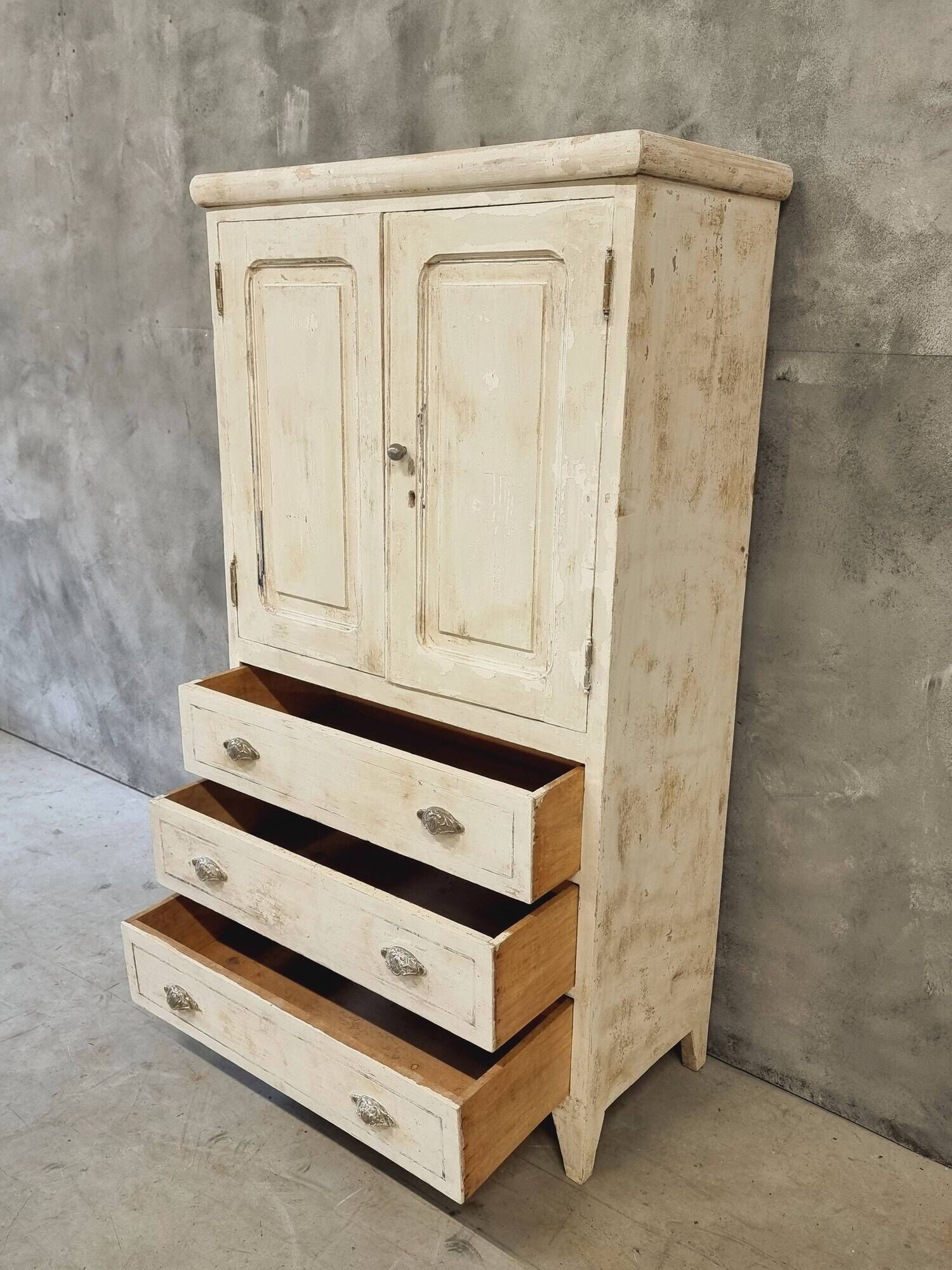 Armoire ancienne française brocante blanche avec tiroirs 83x148 cm