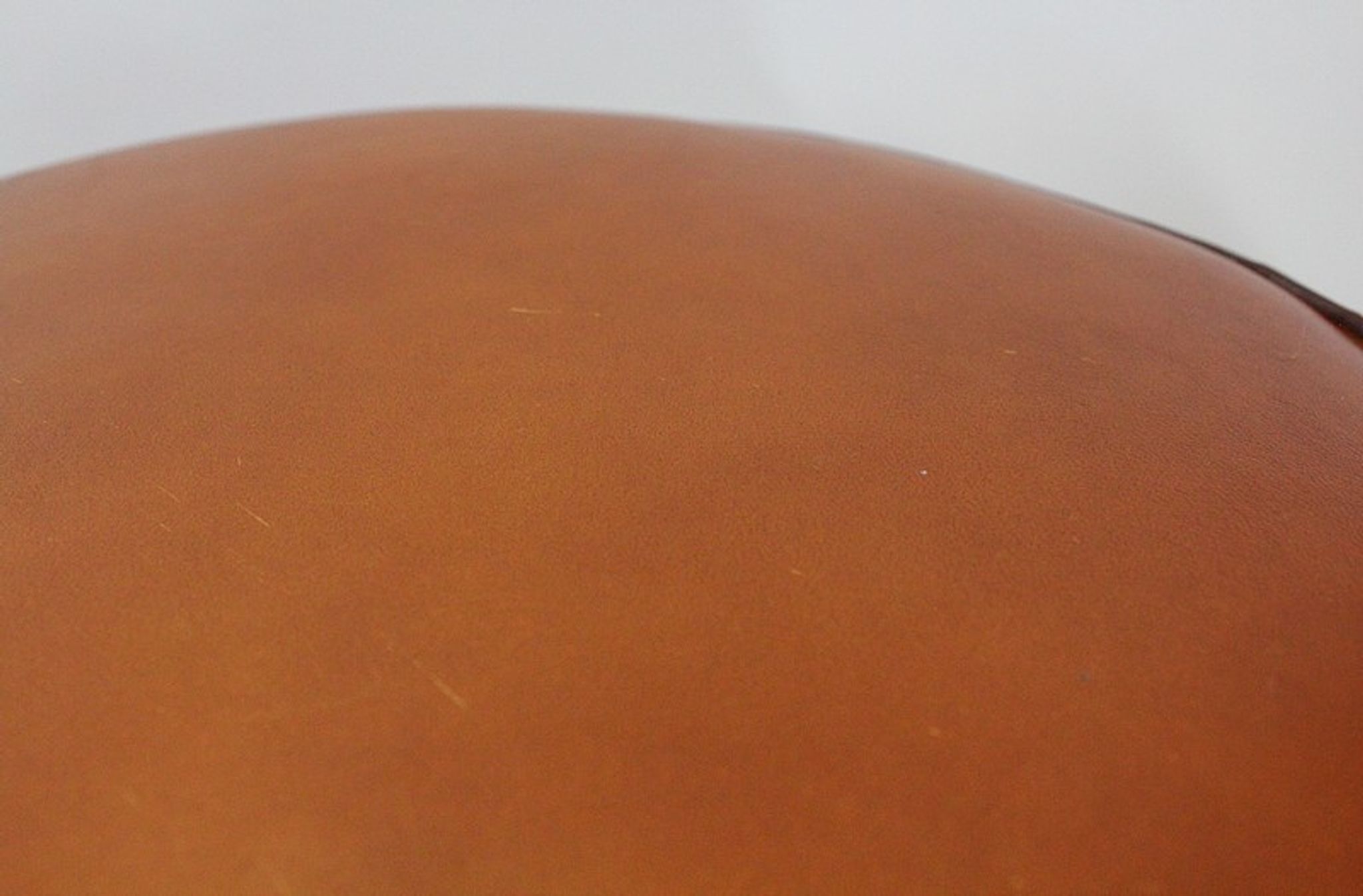 Sheep leather pouf