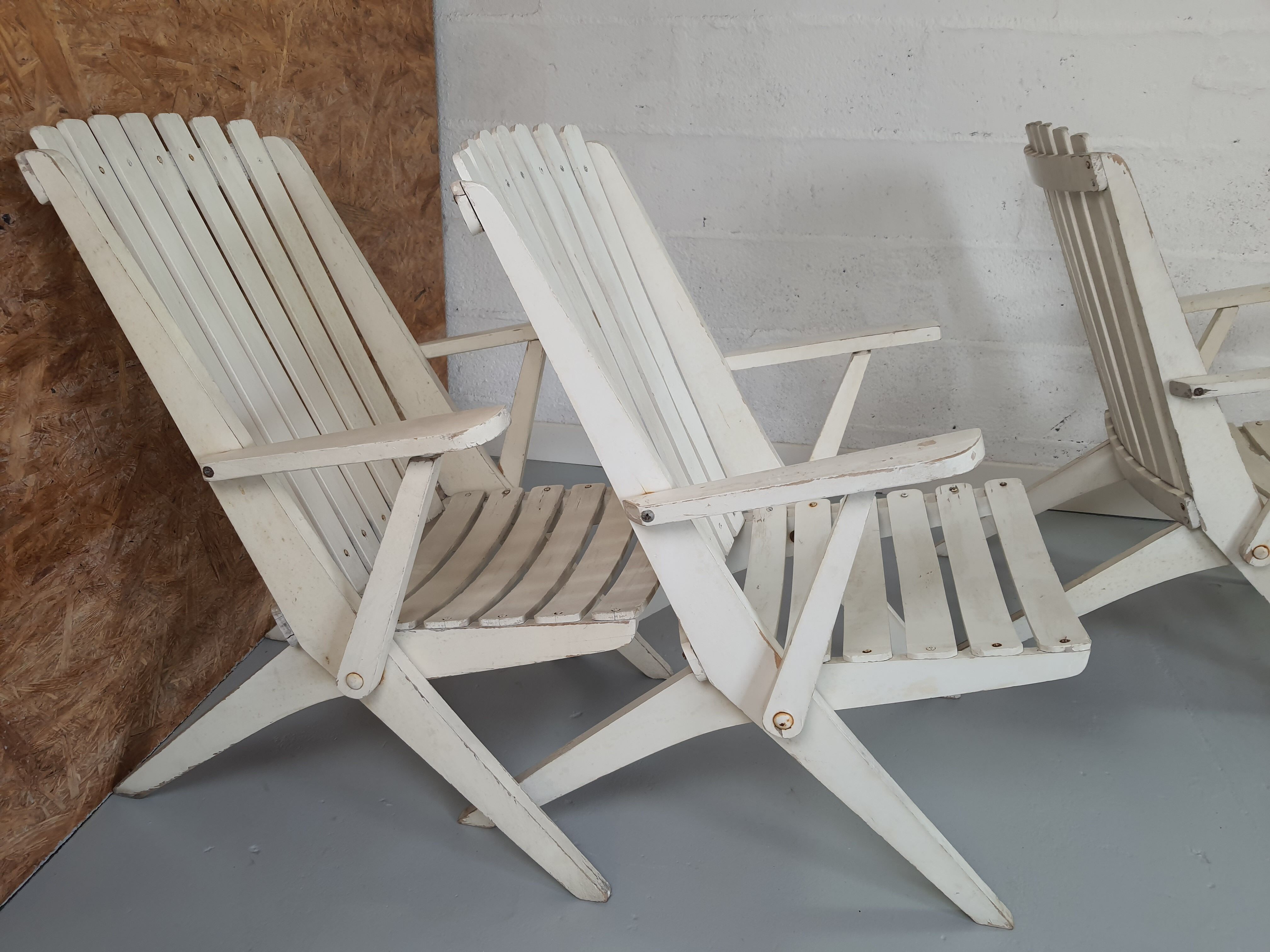 Lot 5 garden armchairs in vintage white wood