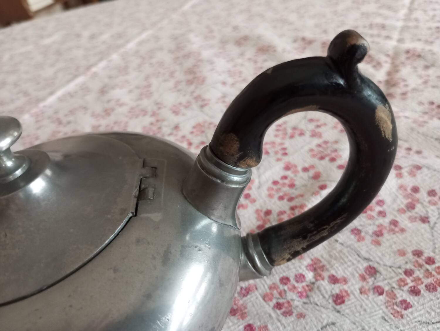 Metal ball teapot