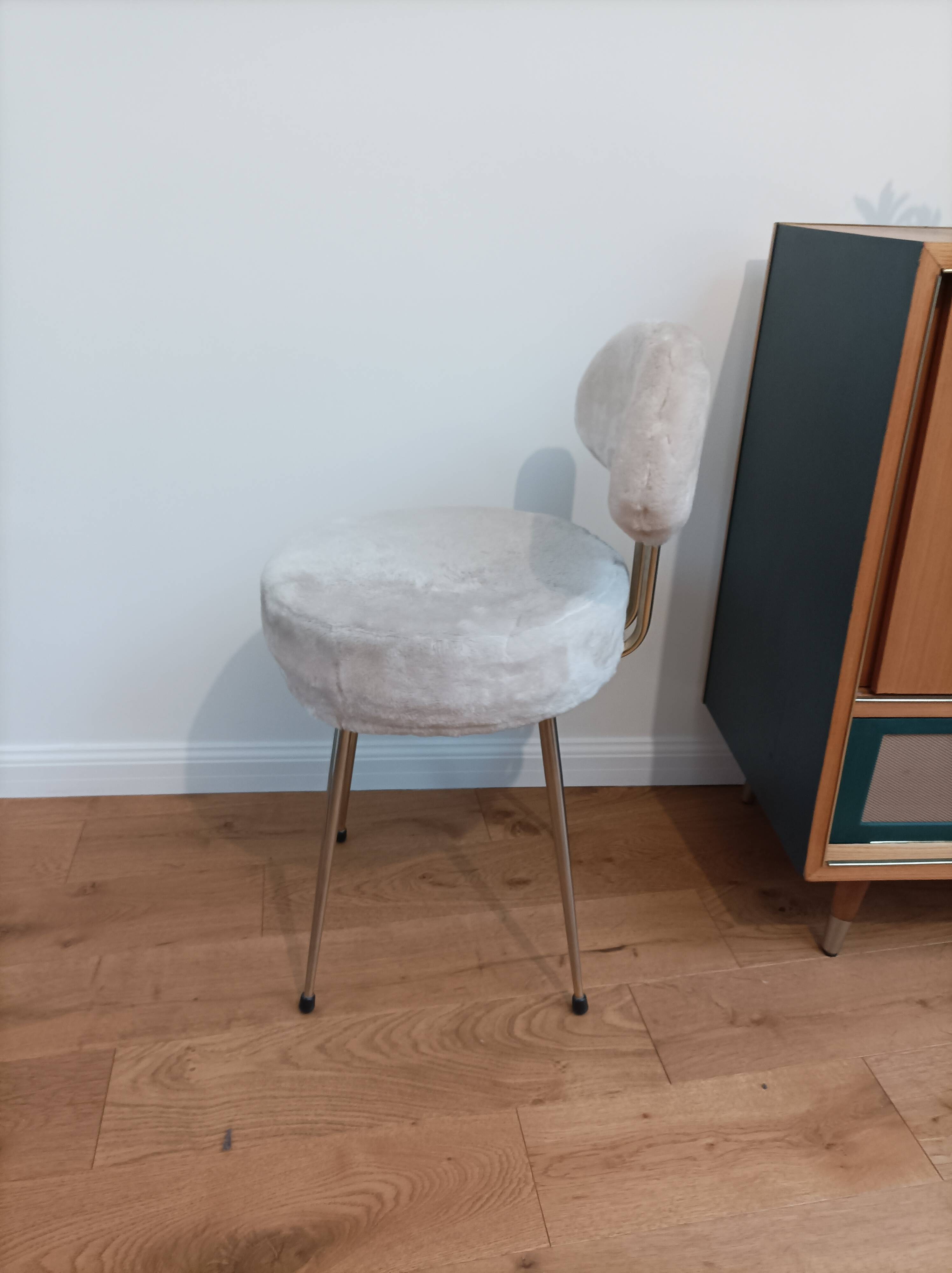 Vintage 1960s/70s Pelfran style chair – White faux fur & Metal