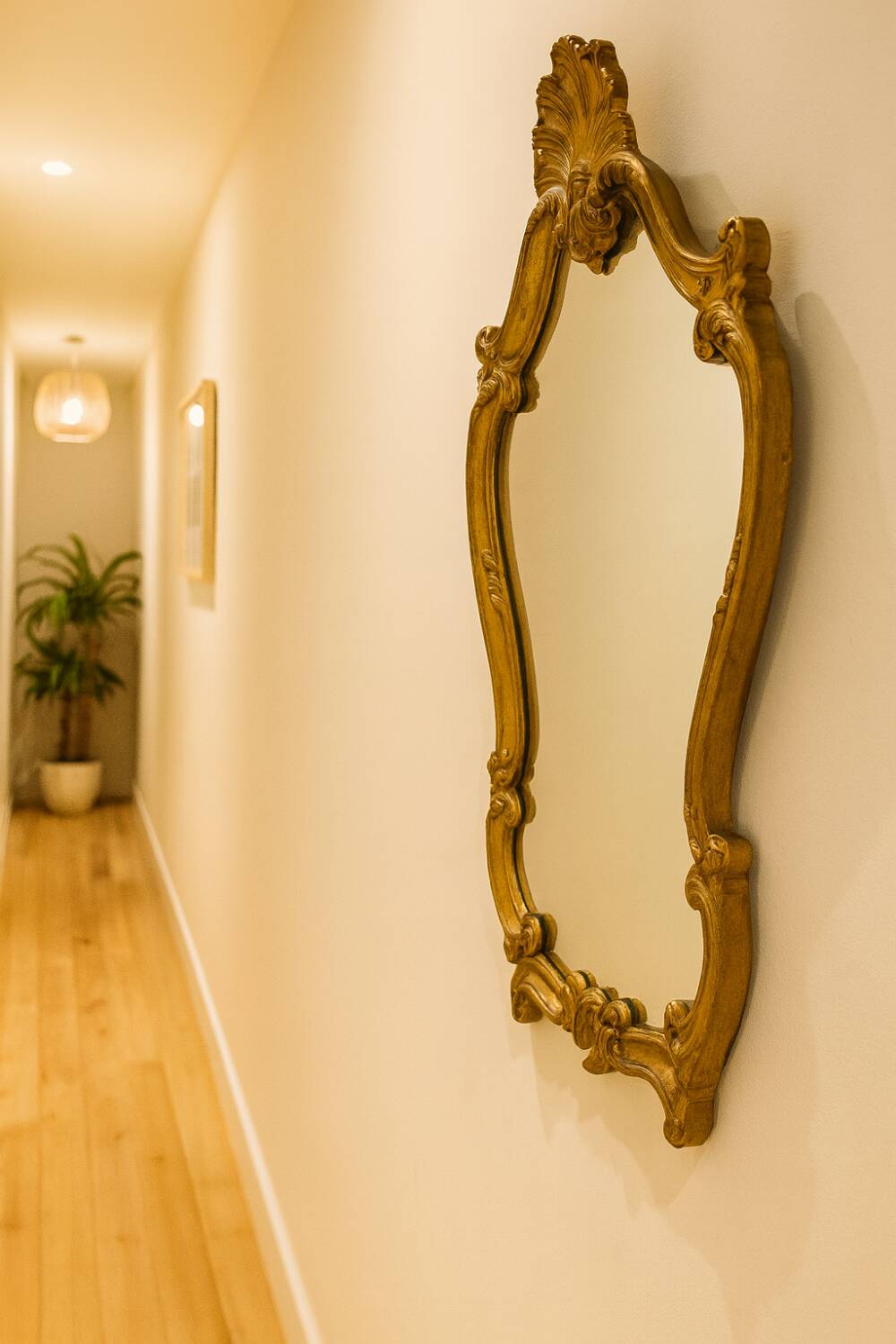 Louis XV style gilded mirror, mid-20th century, 89×54cm