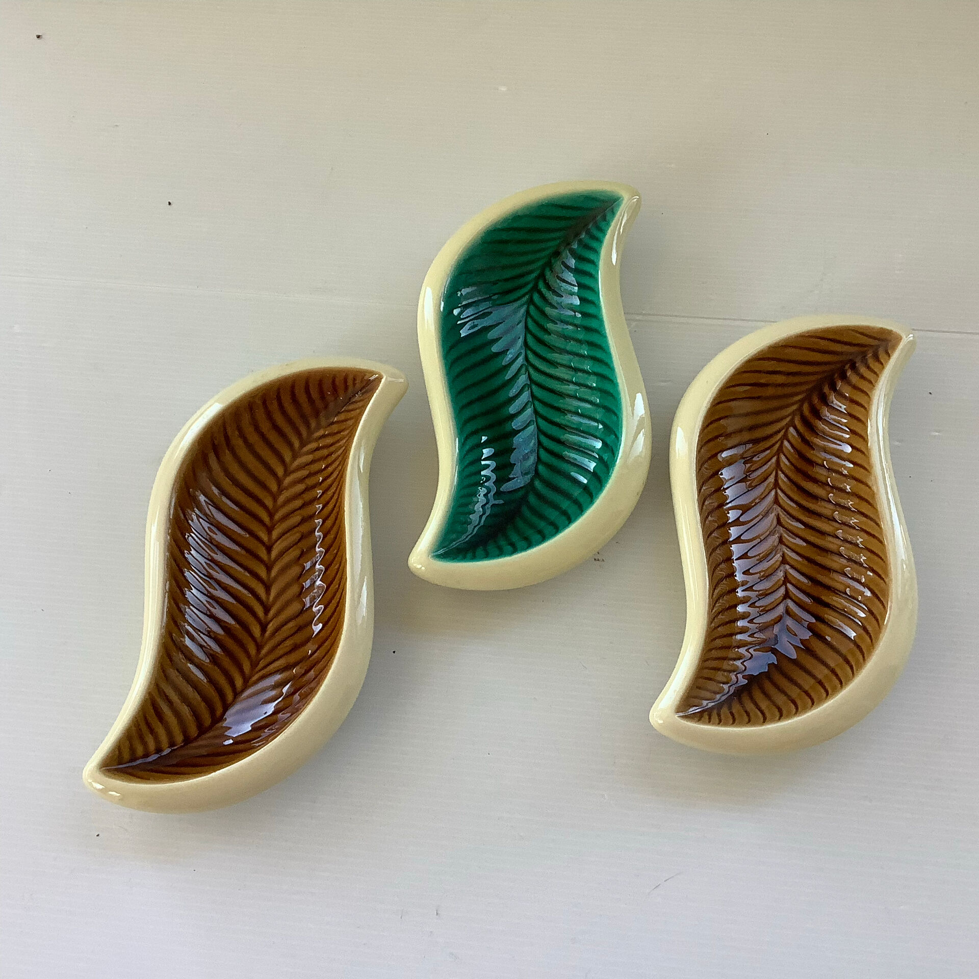 Verceram Set of 16 Vintage Leaf Pieces