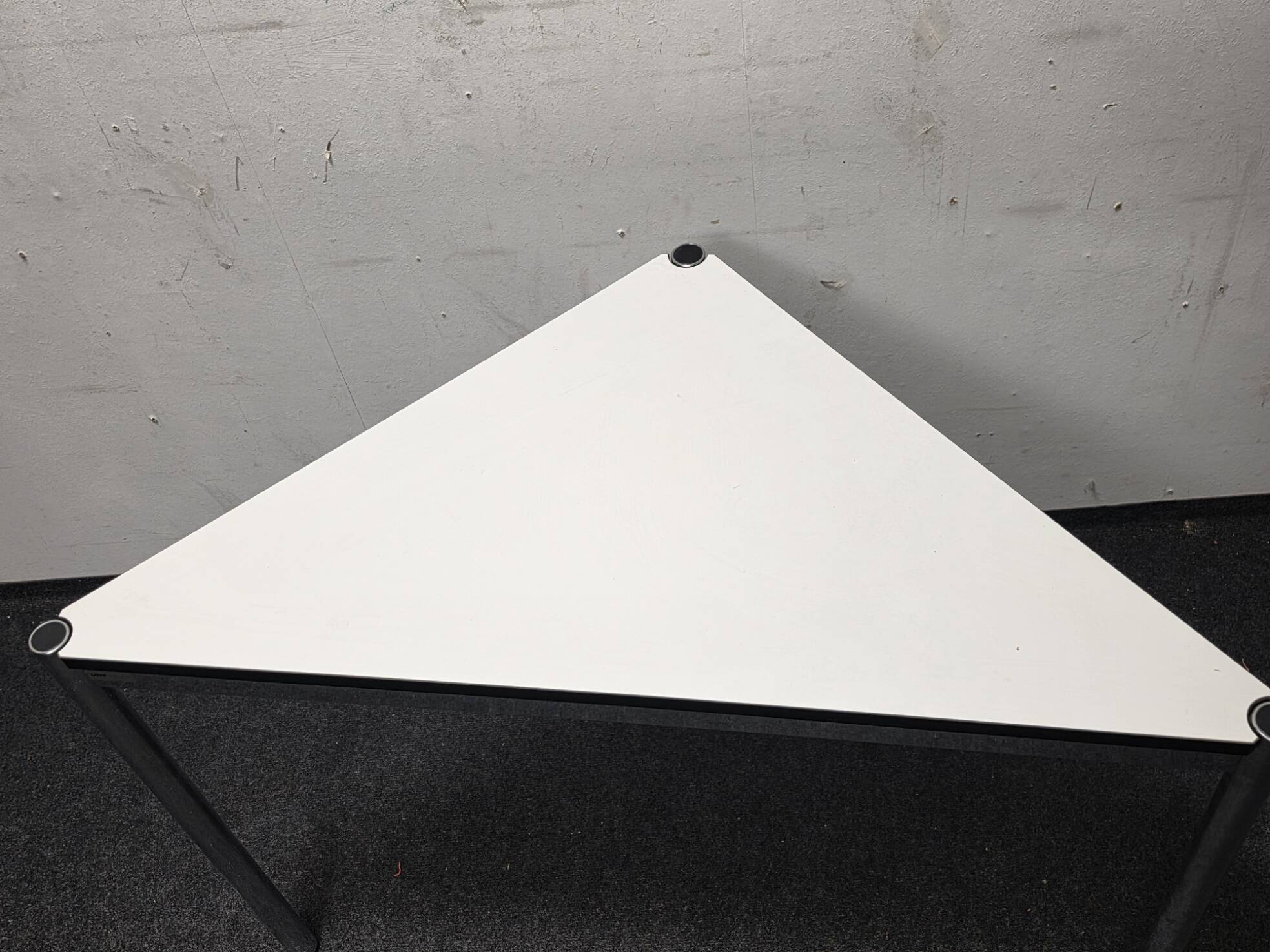 Table triangulaire USM Haller vintage
