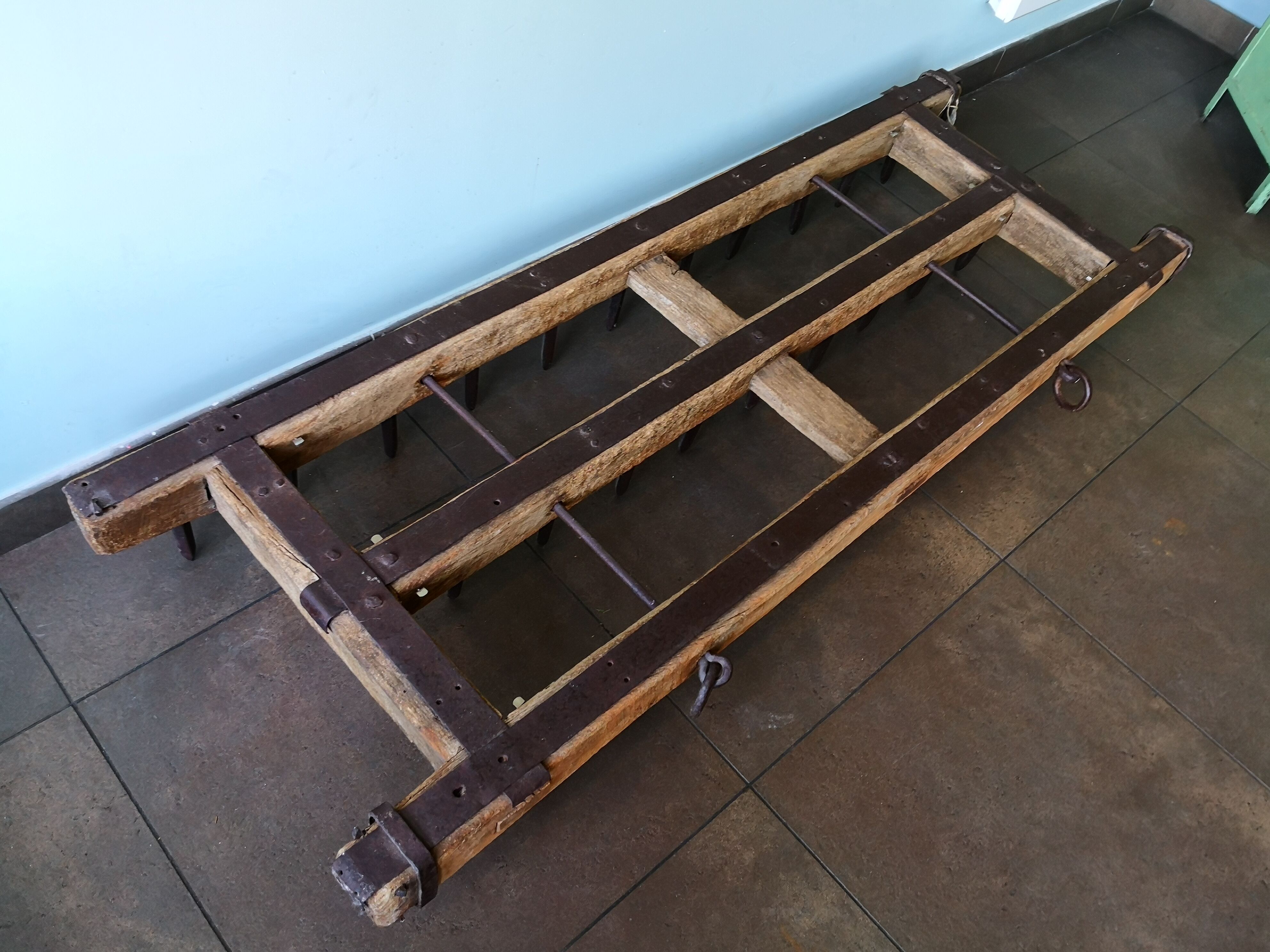 Table basse, herse agricole