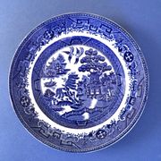 Set of 2 plates 22.50cm and 2 plates 19.50cm JT&S Crown Pottery Longton warranted willow pattern