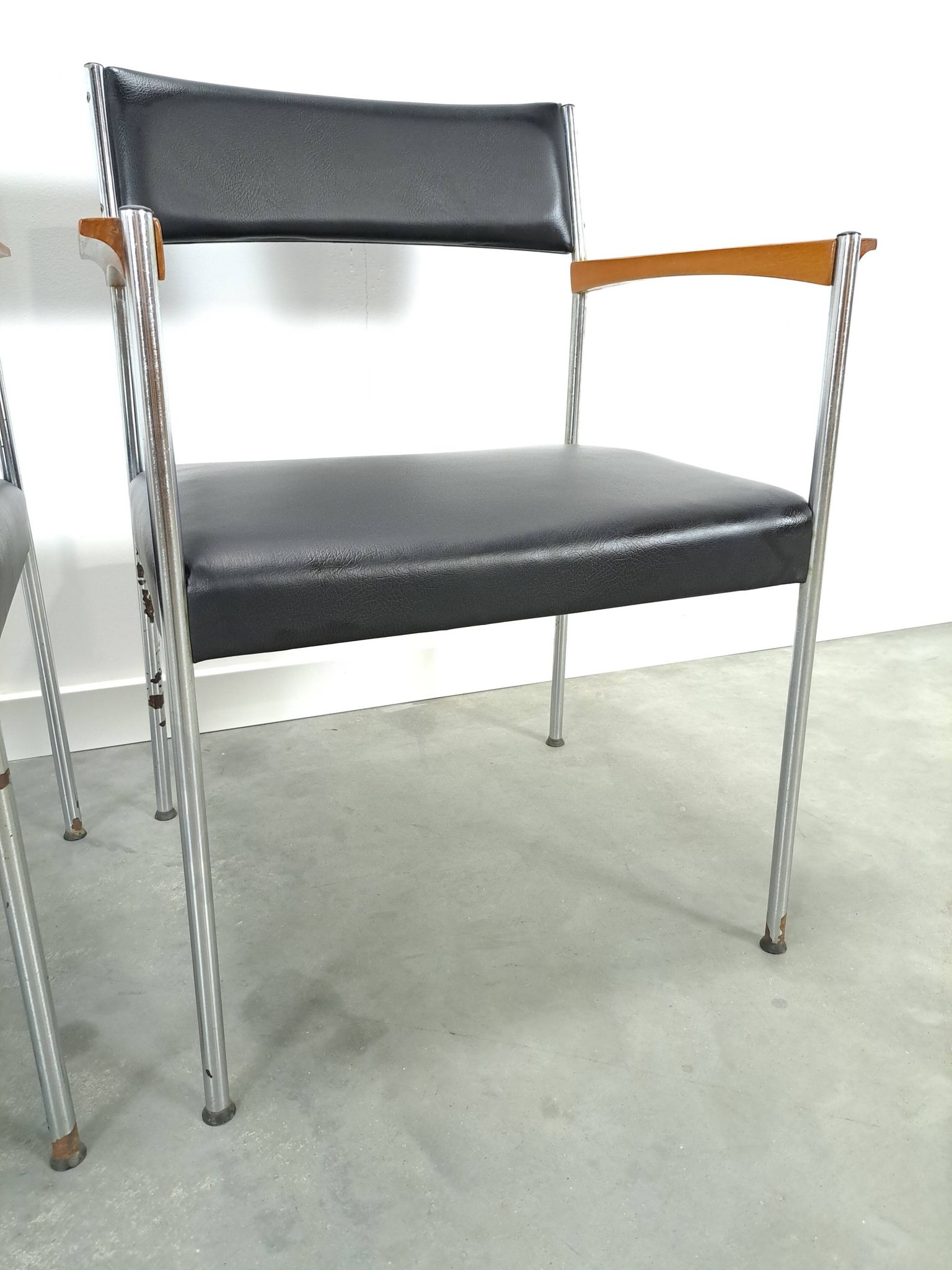 Chairs DDR with chrome base and black upholstery, dining chairs