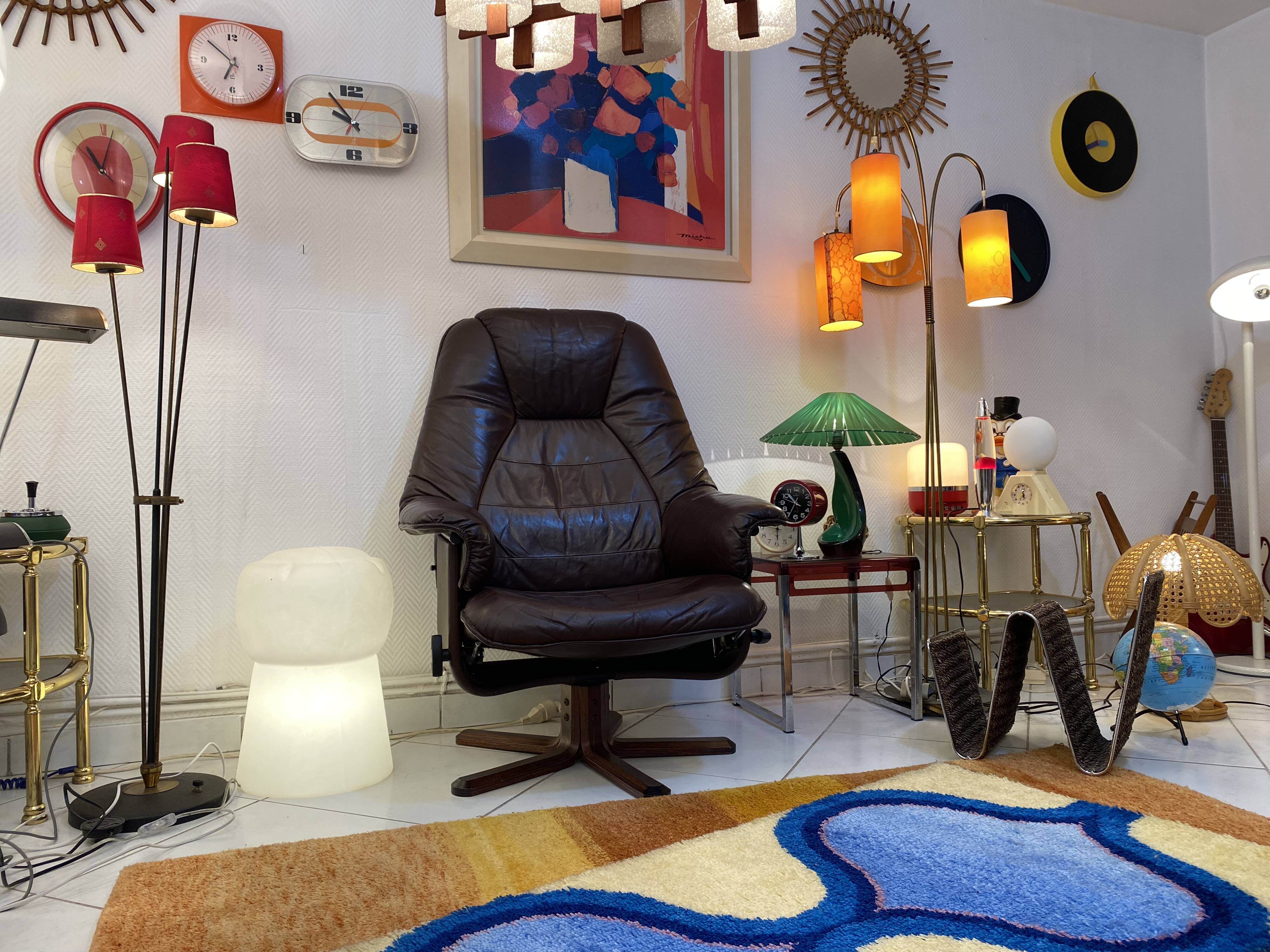 Vintage swivel armchair Unico 1970s